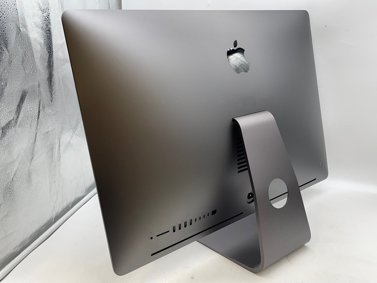 Apple 2017 iMac Pro 2.5GHz 14-Core Xeon 64GB RAM 1TB SSD Vega 64 16GB - READ