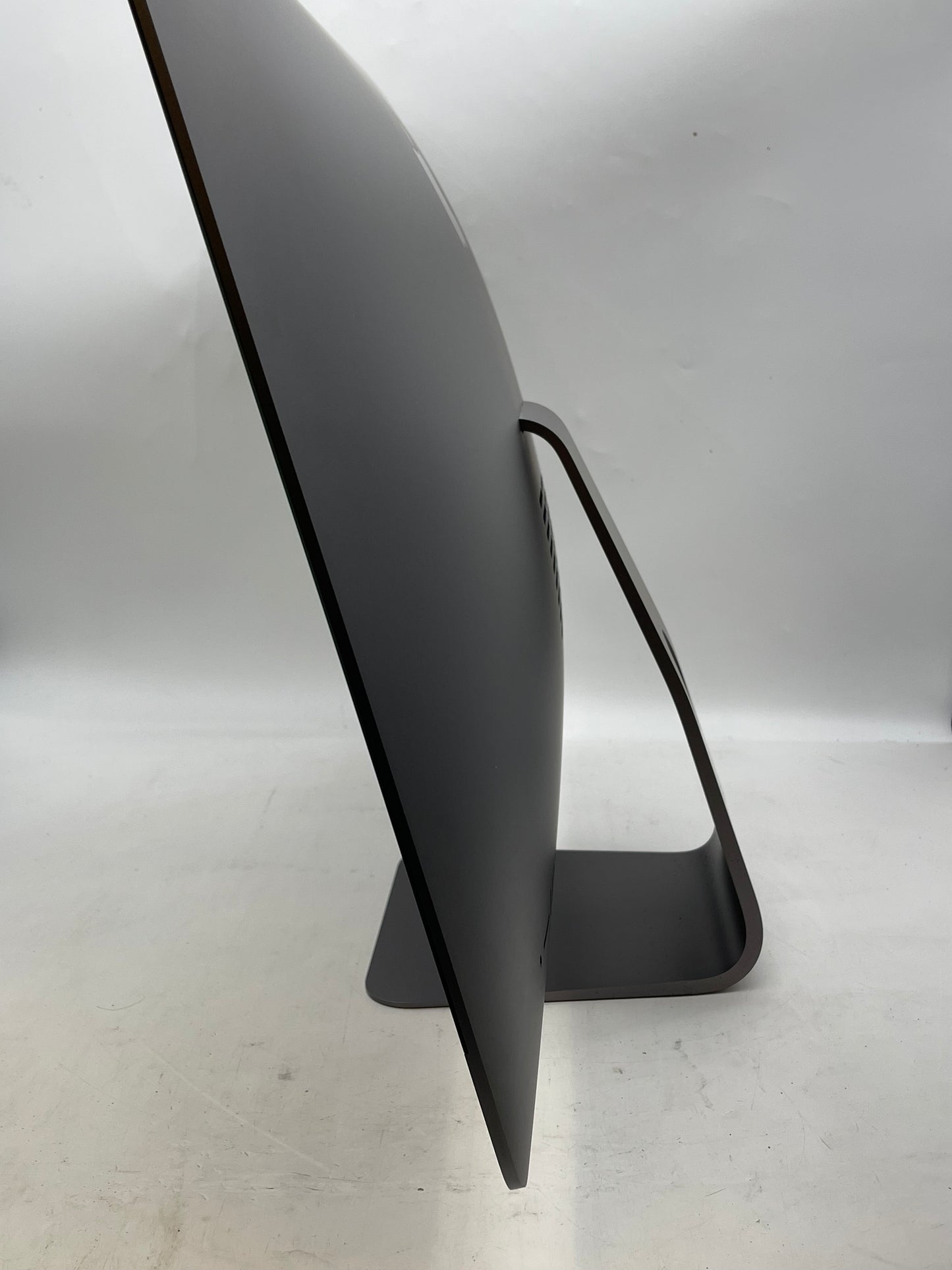 Apple 2017 iMac Pro 2.5GHz 14-Core Xeon 64GB RAM 1TB SSD Vega 64 16GB - READ