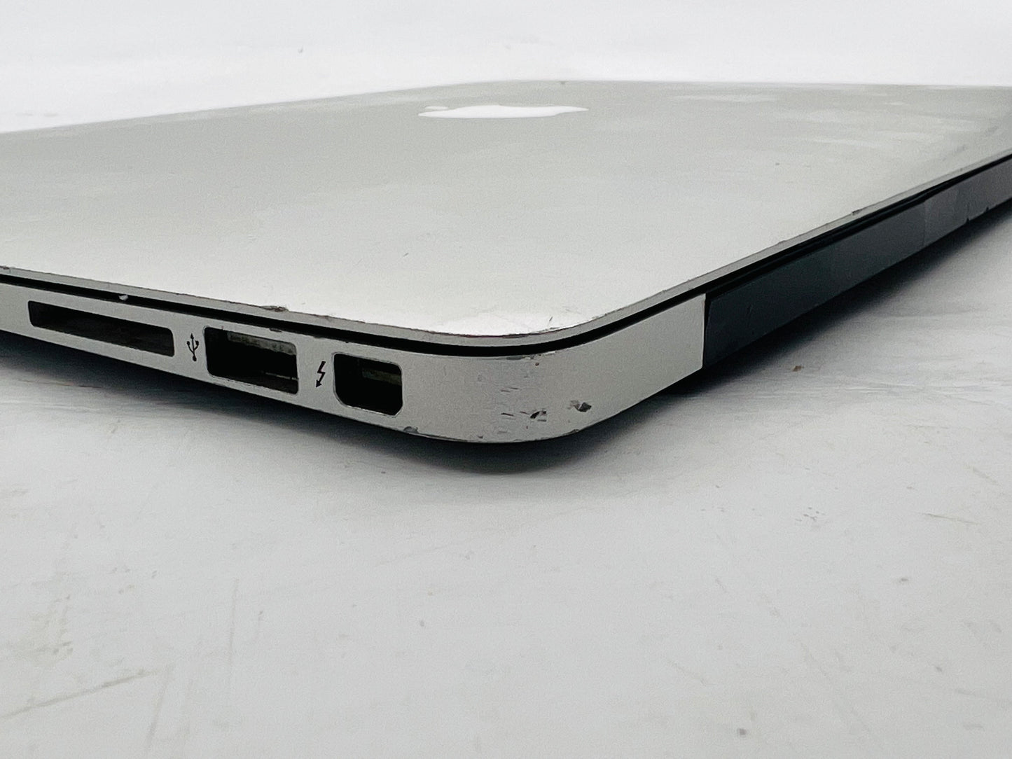 Apple 2015 MacBook Air 13" 1.6GHz Dual Core i5 8GB Ram 256GB SSD Intel HD 6000