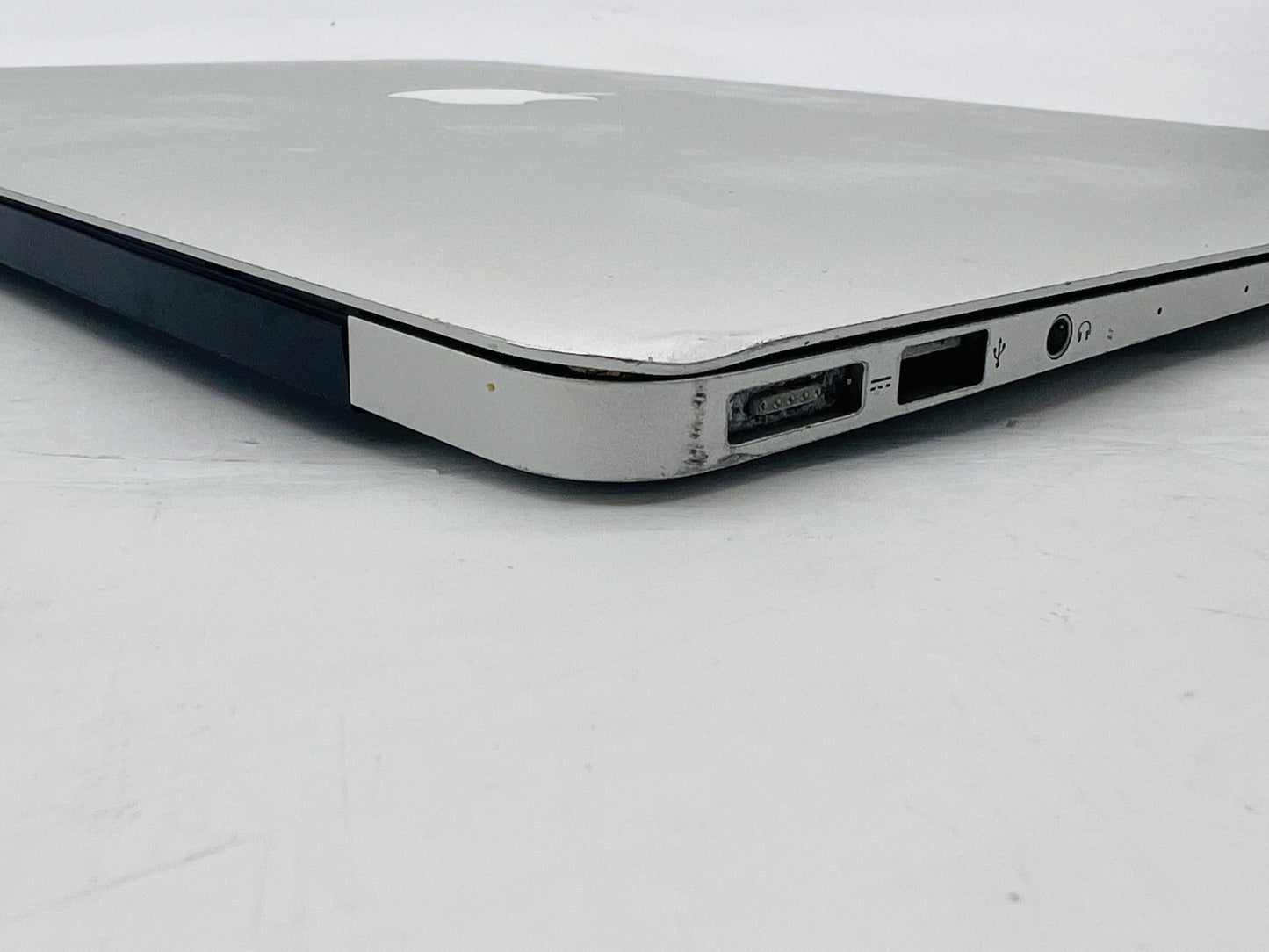 Apple 2015 MacBook Air 13" 1.6GHz Dual Core i5 8GB Ram 256GB SSD Intel HD 6000