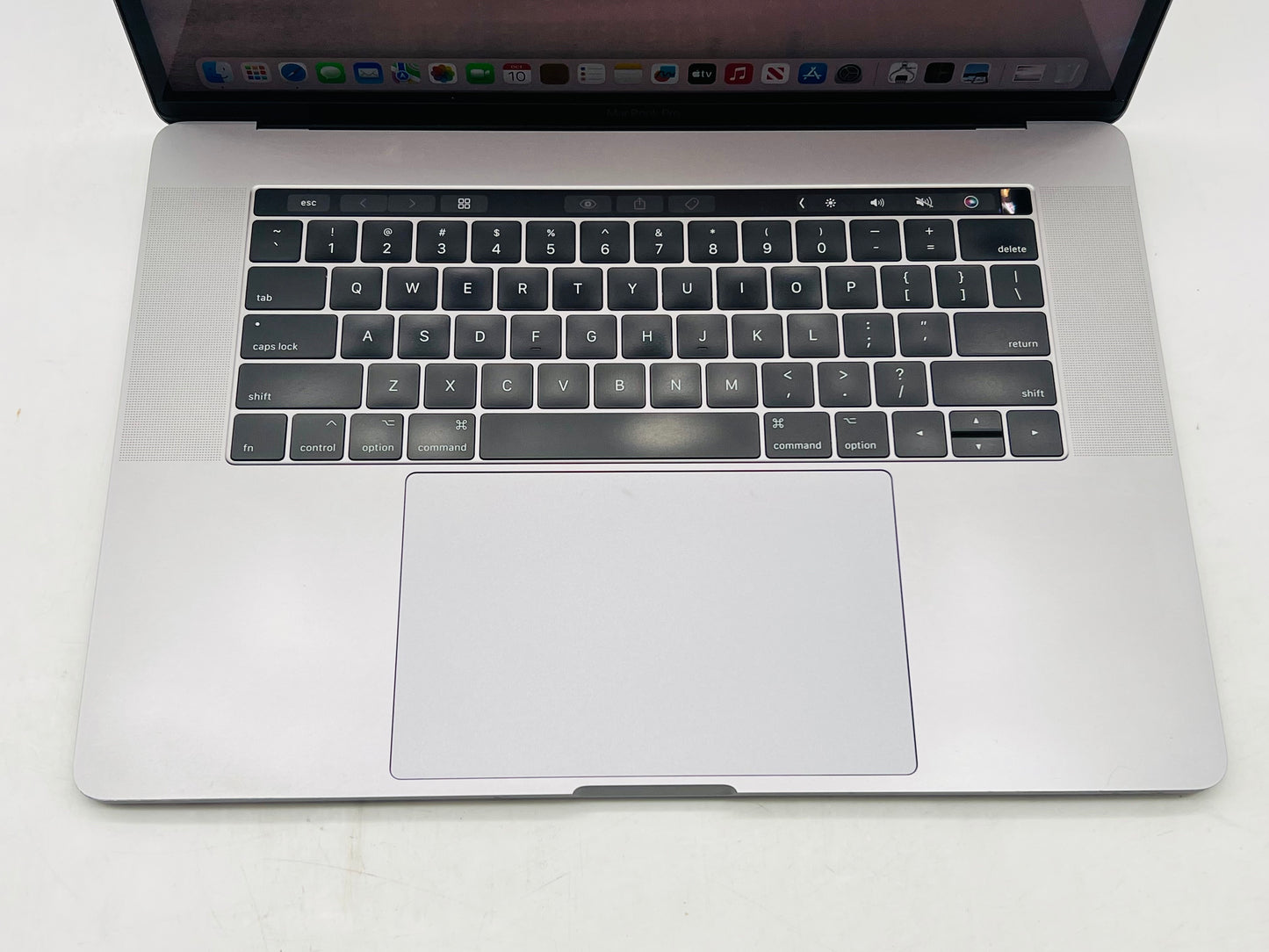 Apple 2017 Macbook Pro 15" 2.8 GHz Quad-Core i7 16GB 256GB SSD RP455