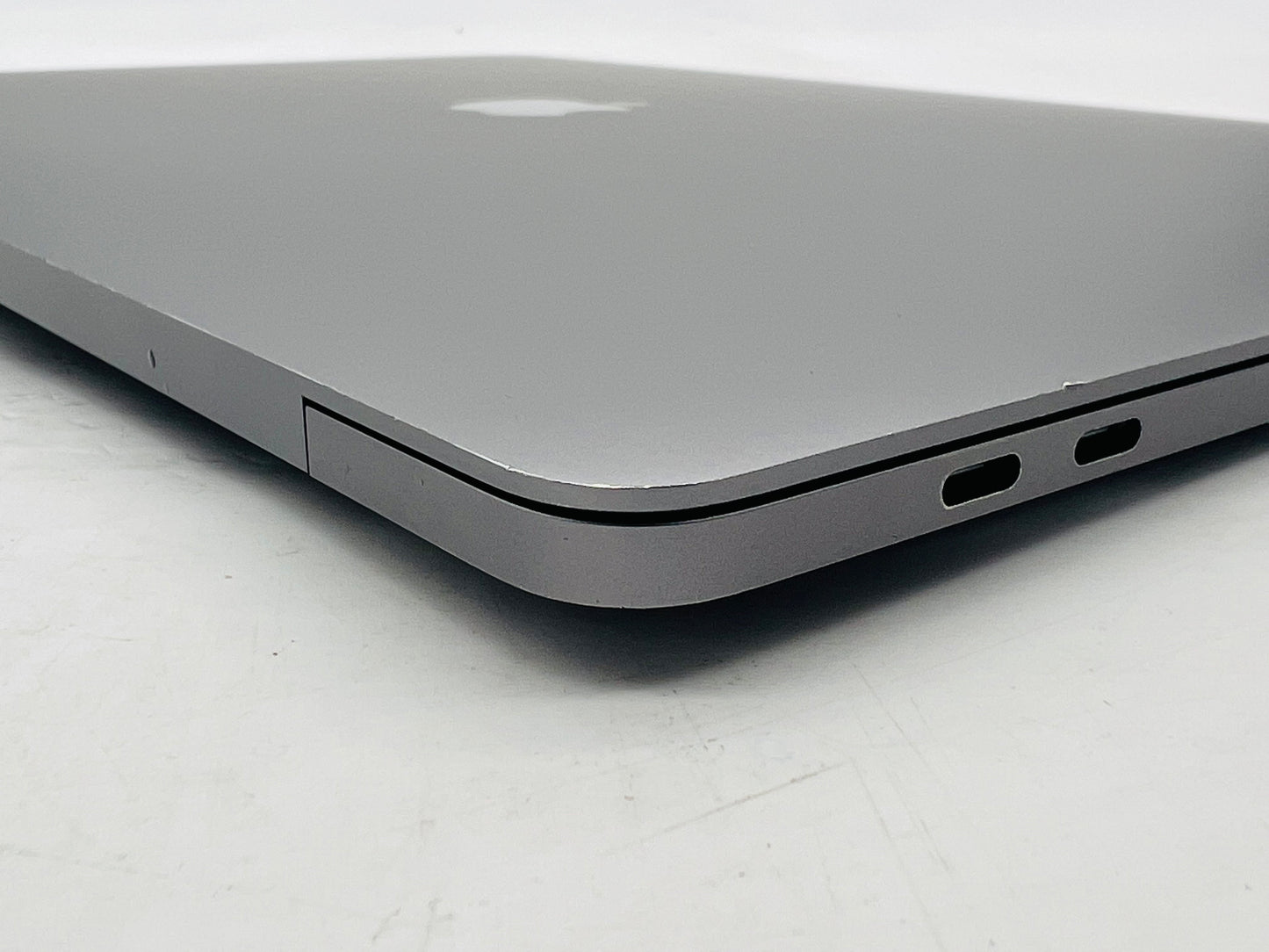 Apple 2017 Macbook Pro 15" 2.8 GHz Quad-Core i7 16GB 256GB SSD RP455