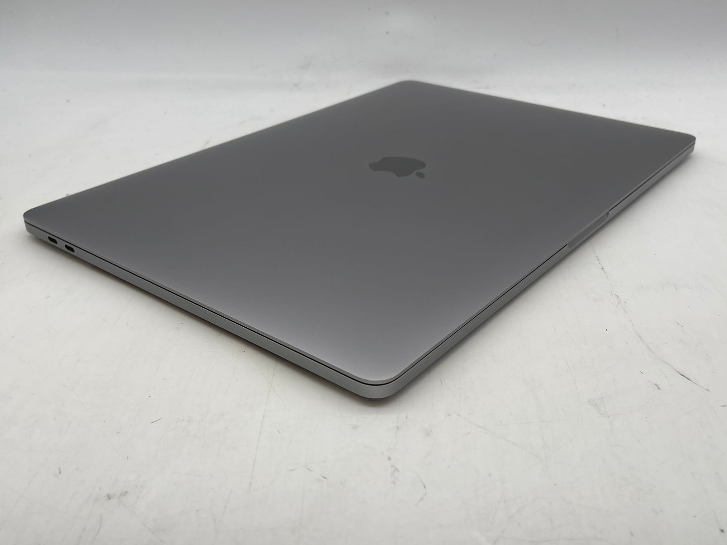 Apple 2018 MacBook Pro 15" TB 2.2GHz i7 16GB RAM 512GB SSD RP555X 4GB -good