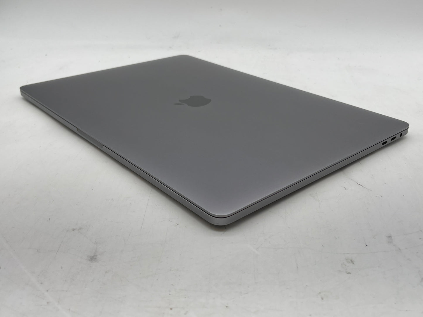 Apple 2018 MacBook Pro 15" TB 2.2GHz i7 16GB RAM 512GB SSD RP555X 4GB -good