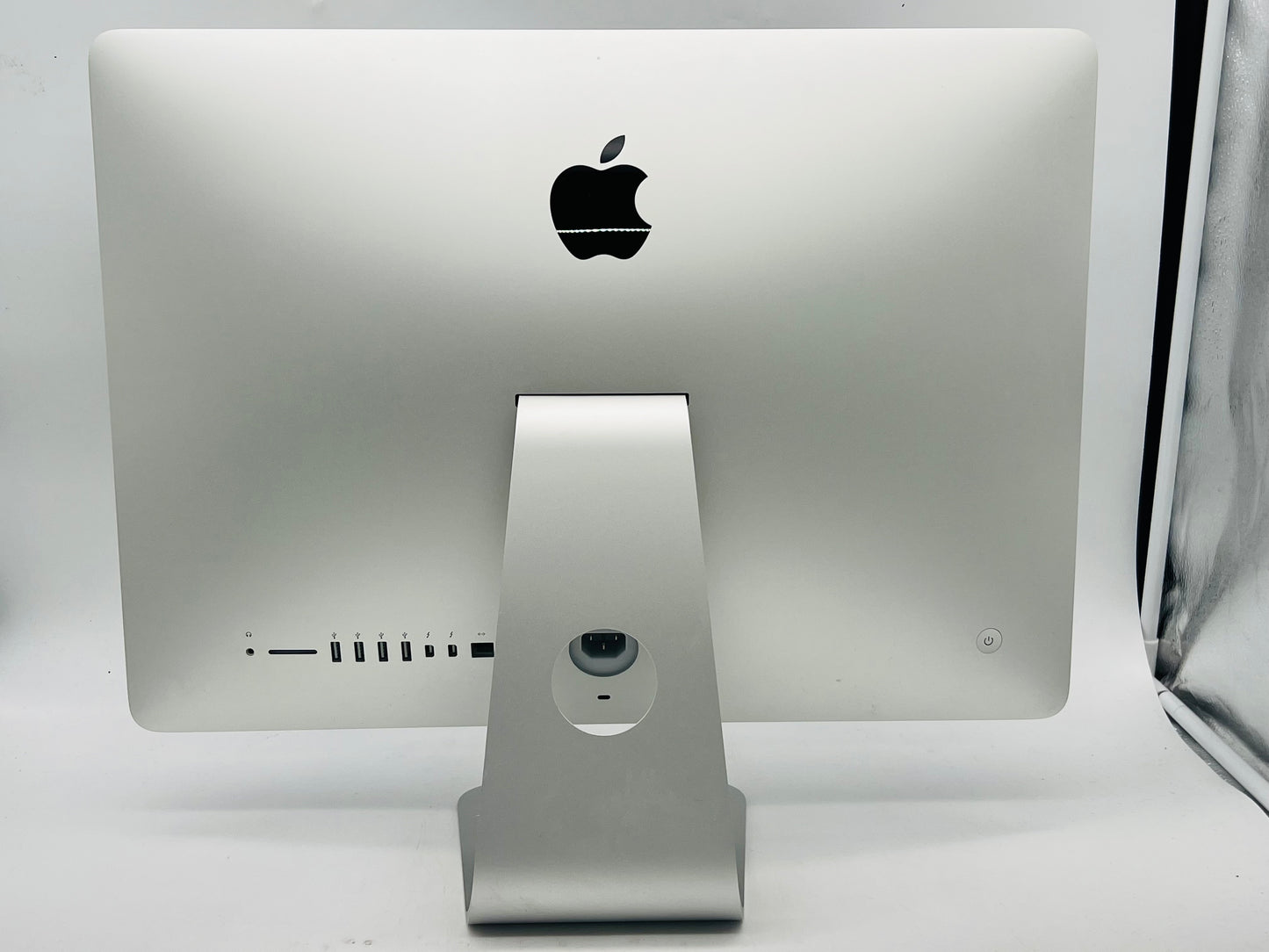 Apple 2015 21.5" iMac 1.6GHz Dual-Core i5 8GB 1TB HDD IHD6000