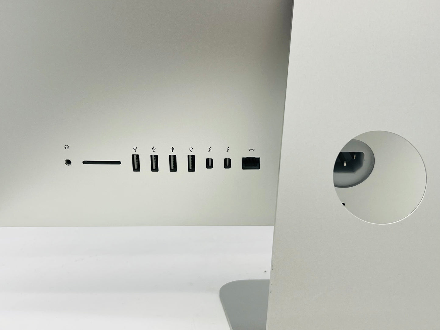 Apple 2015 21.5" iMac 2.8GHz Quad-Core i5 8GB 1TB HDD IIPG 6200- Excellent