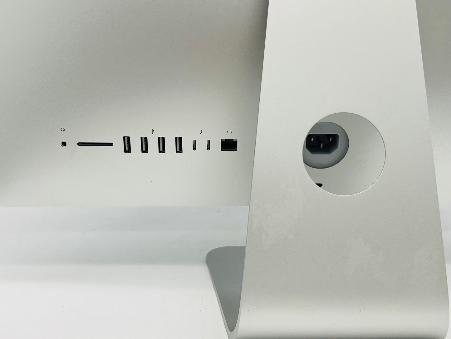 Apple 2019 21.5" 4k iMac 3GHz 6-Core i5 8GB 1TB FD RP560X 4GB-Excellent