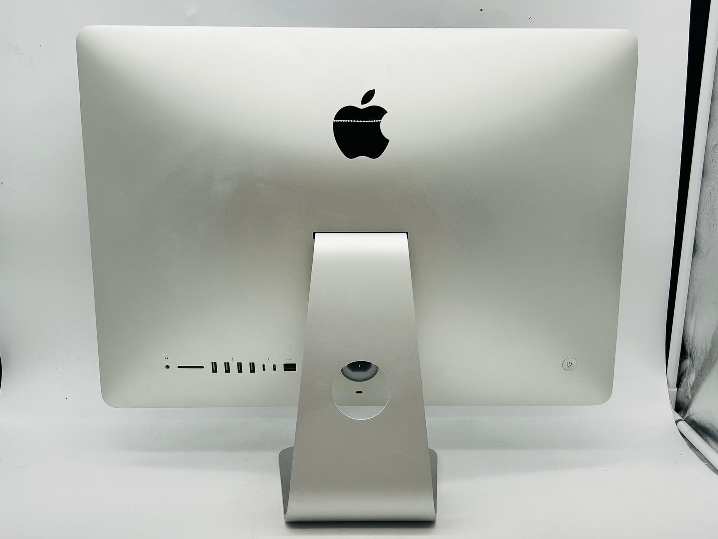 Apple 2019 21.5" 4k iMac 3.2GHz 6-Core i7 16GB 512GB SSD RP555X 2GB- Very Good