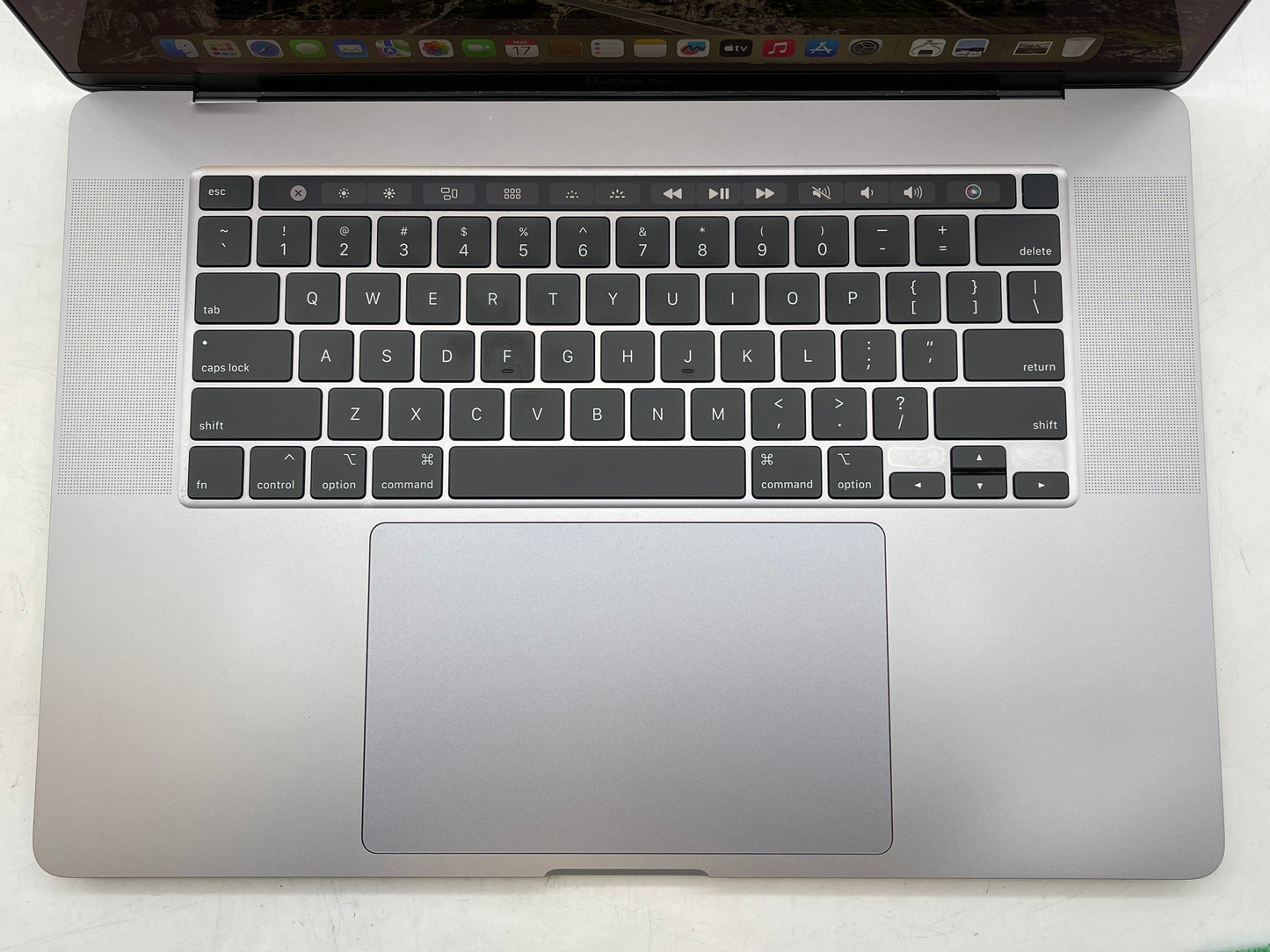 Apple 2019 16" MacBook Pro 2.3GHz 8-Core i9 32GB 1TB SSD RP5500M 8GB - 75 Cycles