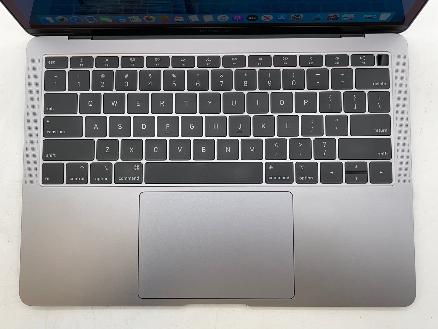 Apple 2018 MacBook Air 13 in 1.6GHz Dual-Core i5 8GB RAM 128GB SSD - Good