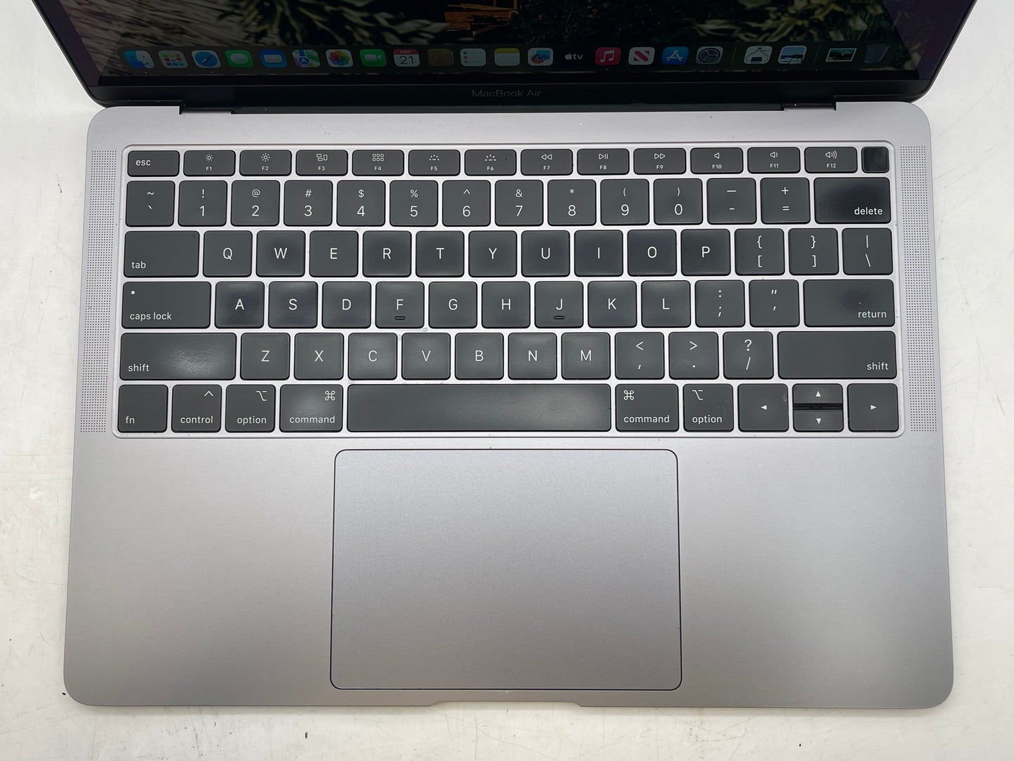 Apple 2018 MacBook Air 13 in 1.6GHz Dual-Core i5 16GB RAM 128GB SSD - Good