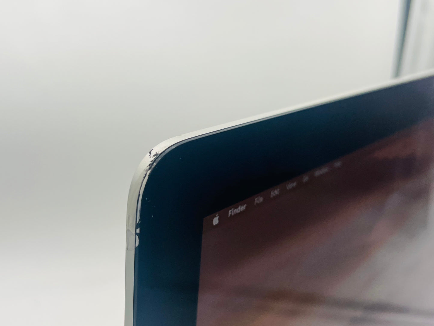 Apple 2019 21.5" 4K iMac 3.6GHz Quad-Core i3 16GB 512GB SSD RP555X 2GB- Good