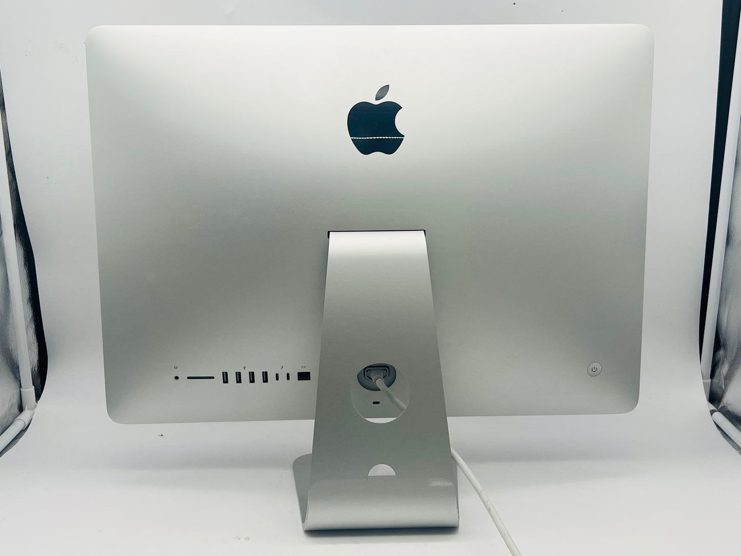 Apple 2019 21.5" 4K iMac 3.6GHz Quad-Core i3 16GB 512GB SSD RP555X 2GB- Good