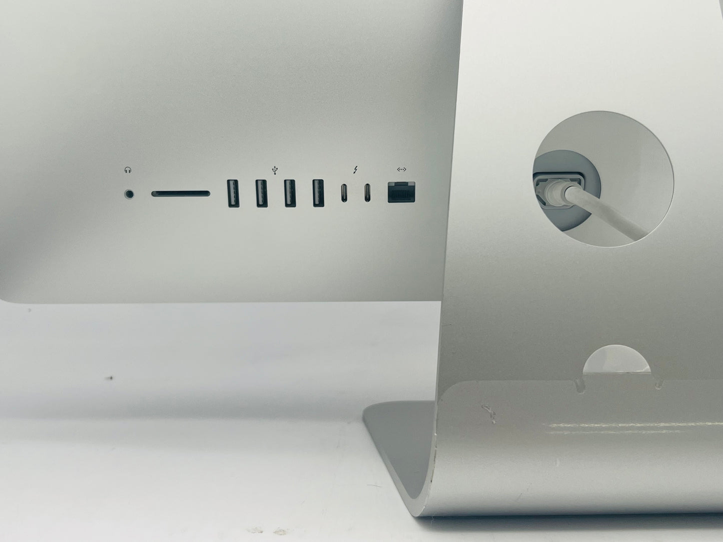 Apple 2019 21.5" 4K iMac 3.6GHz Quad-Core i3 16GB 512GB SSD RP555X 2GB- Good