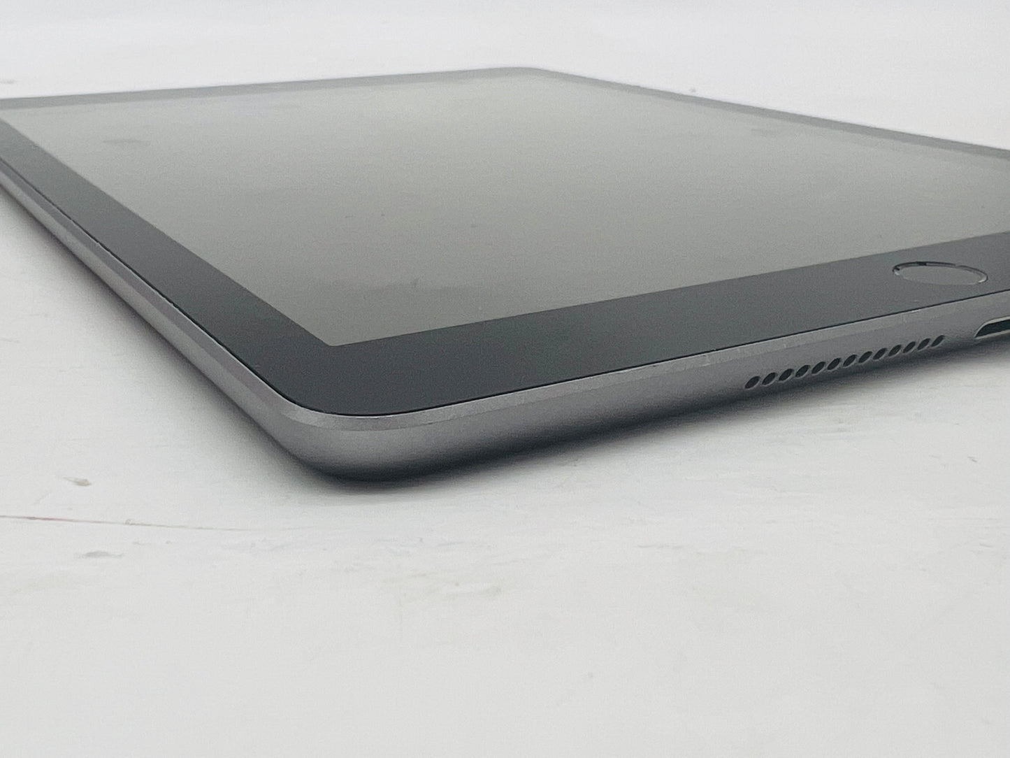 Apple 2016 iPad 6th Generation 128GB "Space Gray" (wifi + cellular)