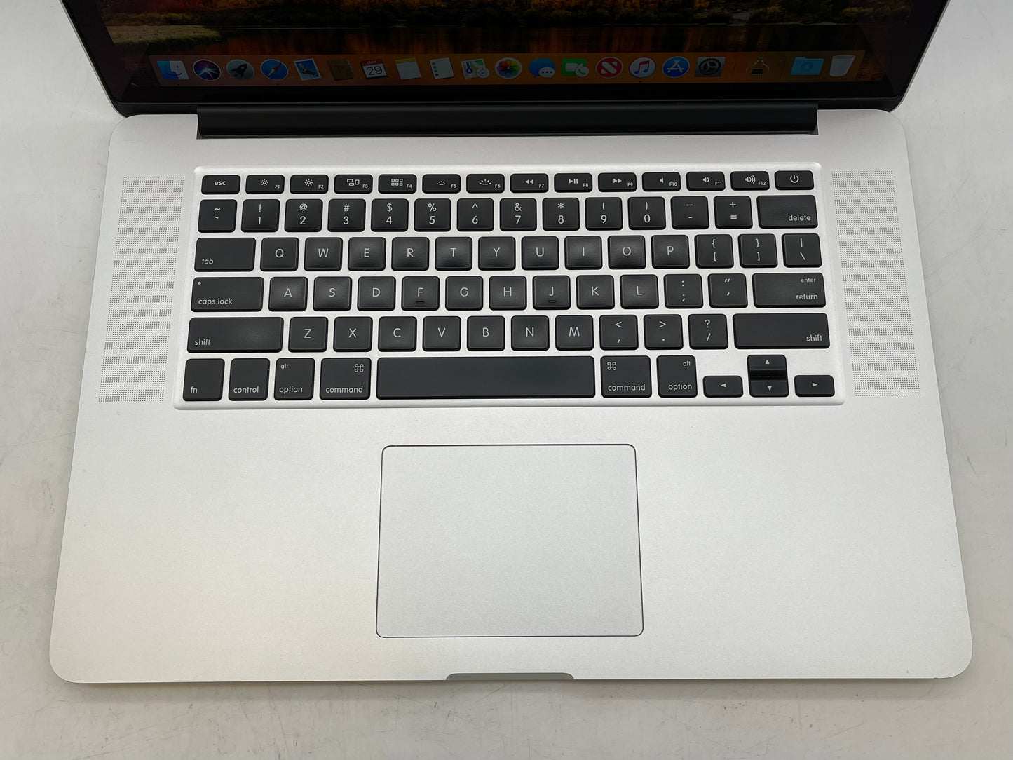 Apple 2015 MacBook Pro 15" Retina 2.5GHz i7 16GB RAM 512GB SSD - Very Good