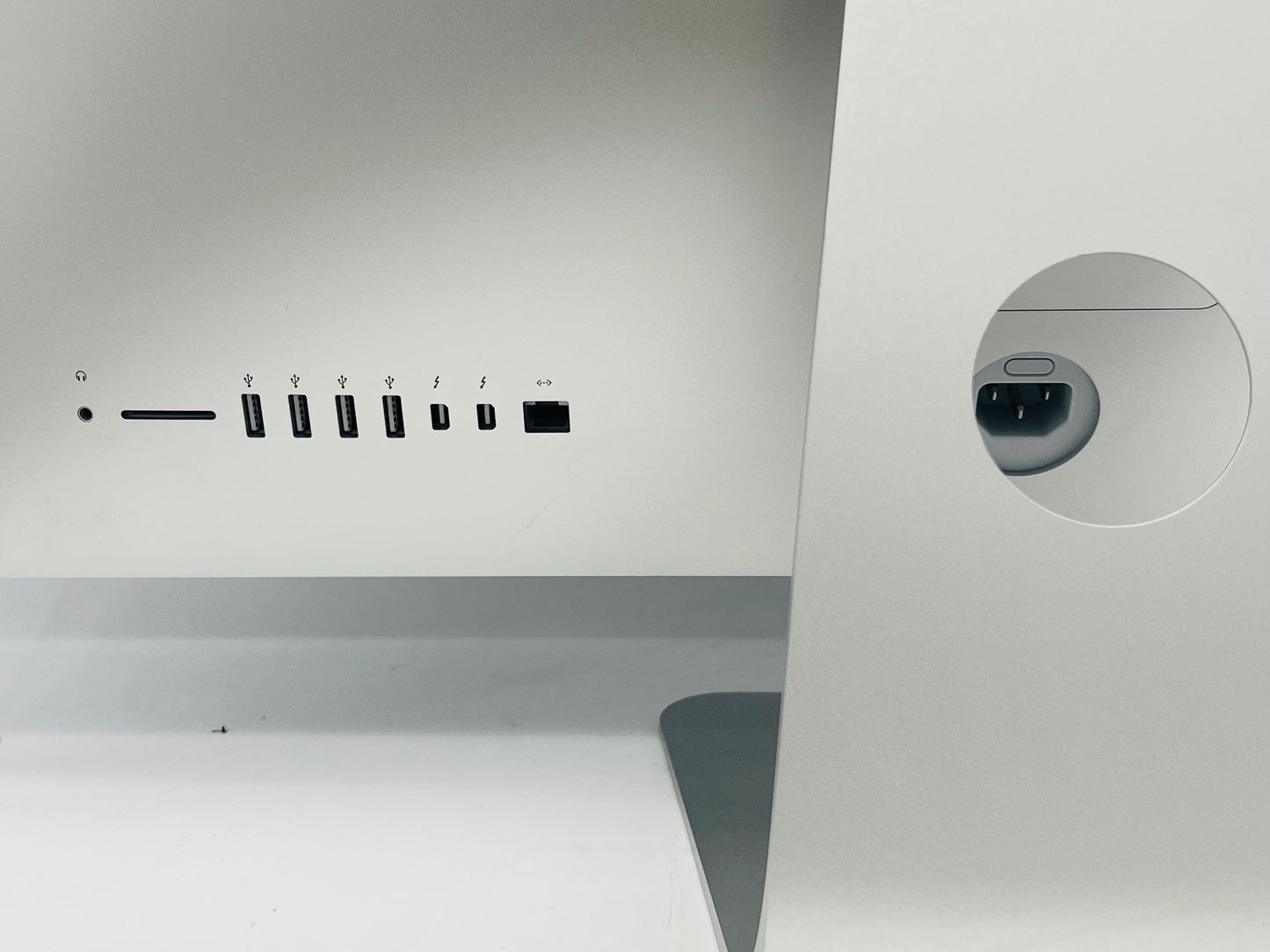 Apple 2015 27" iMac 3.2GHz Quad-Core i5 16GB 1TB FD R9 M390 2GB- Excellent