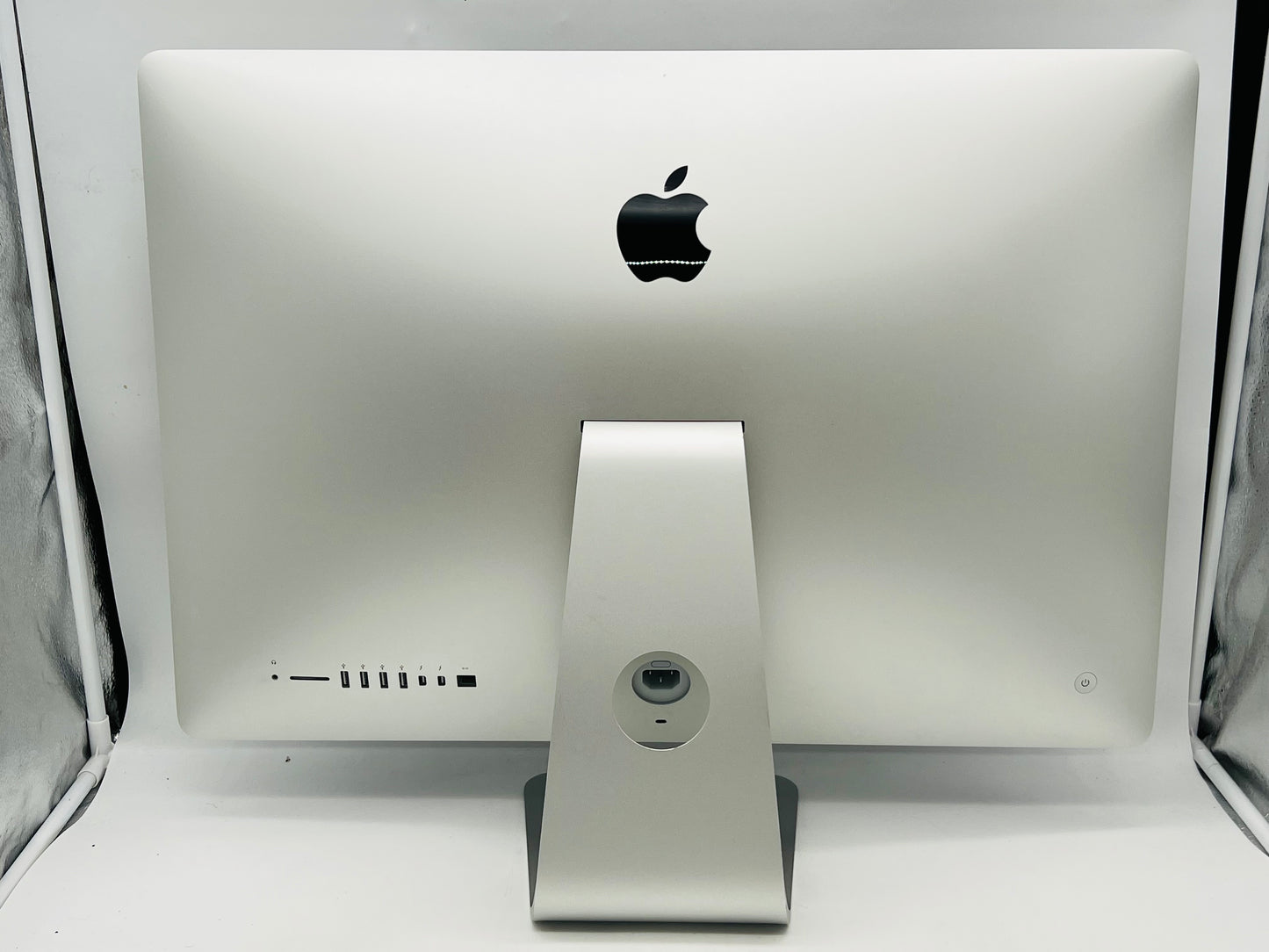 Apple 2015 27" iMac 4GHz Quad-Core i7 32GB 2TB FD R9 M395X 4GB- Excellent