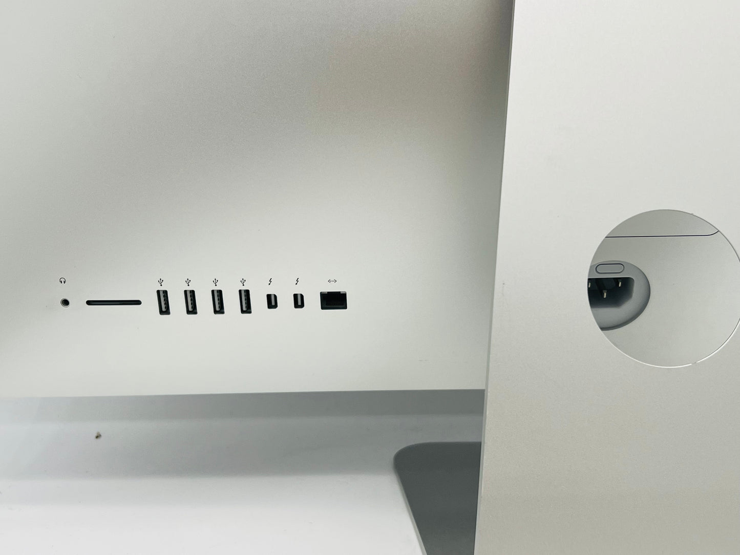 Apple 2015 27" iMac 4GHz Quad-Core i7 32GB 2TB FD R9 M395X 4GB- Excellent