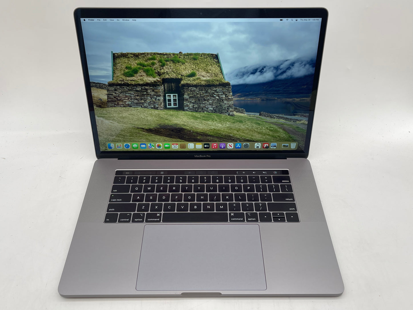 Apple 2018 MacBook Pro 15" TB 2.9GHz i9 32GB RAM 1TB SSD Vega 20 - Excellent