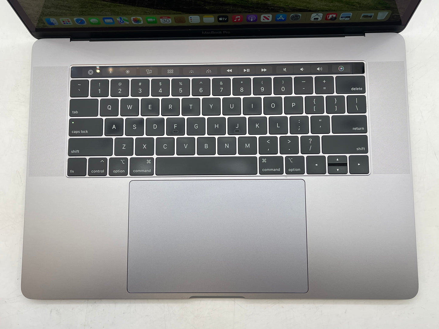 Apple 2018 MacBook Pro 15" TB 2.9GHz i9 32GB RAM 1TB SSD Vega 20 - Excellent