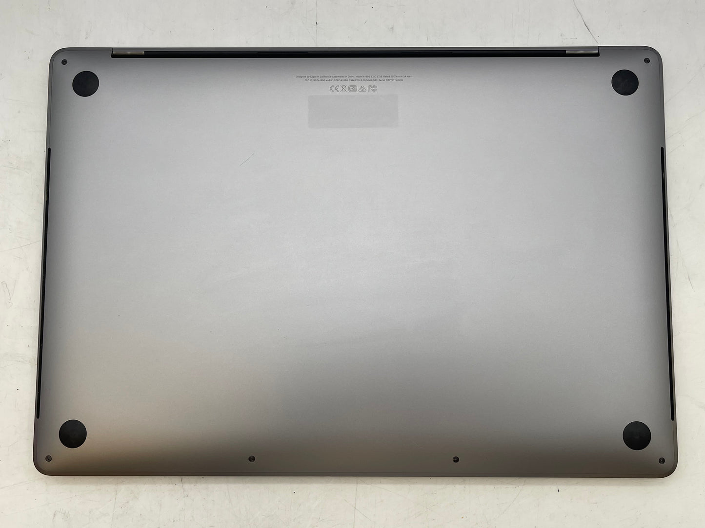 Apple 2018 MacBook Pro 15" TB 2.9GHz i9 32GB RAM 1TB SSD Vega 20 - Excellent