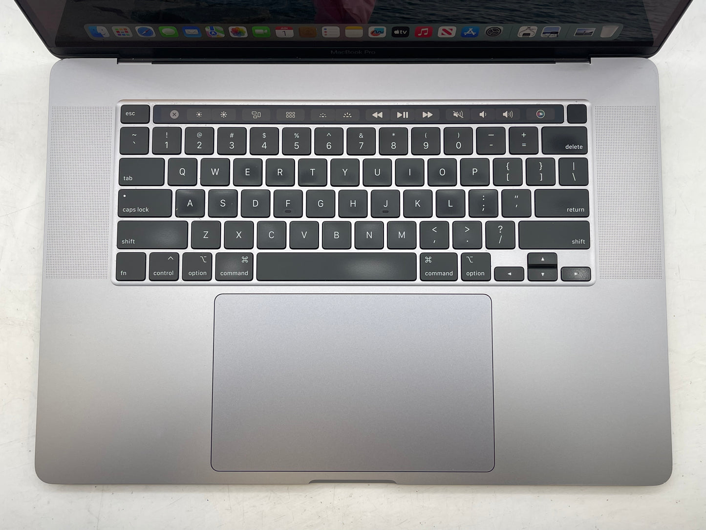 Apple 2019 16" MacBook Pro 2.6GHz i7 16GB RAM 512GB SSD RP5300M 4GB -High Cycles