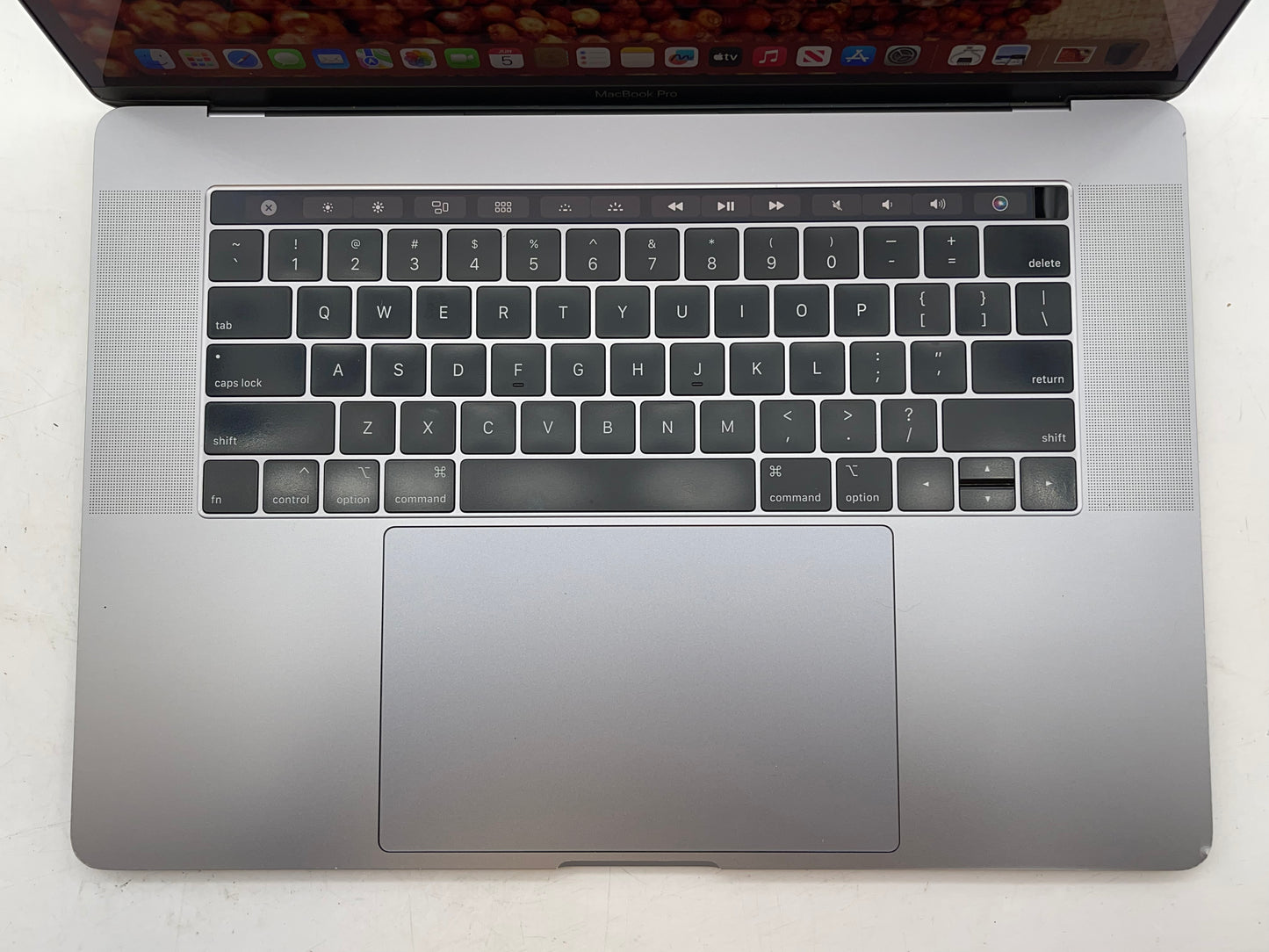 Apple 2018 MacBook Pro 15" TB 2.2GHz i7 16GB RAM 256GB SSD RP555X 4GB- Good