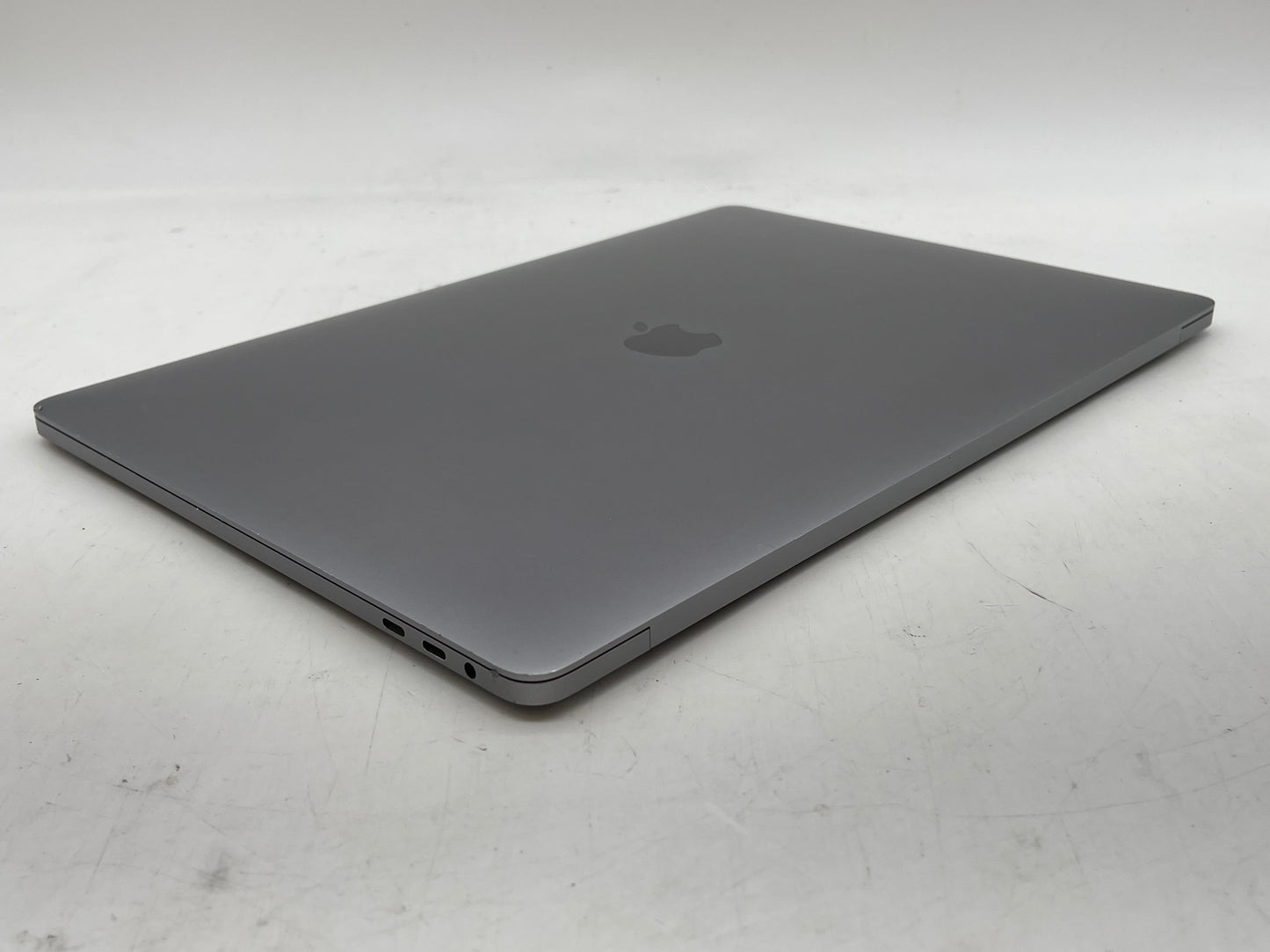 Apple 2018 MacBook Pro 15" TB 2.2GHz i7 16GB RAM 256GB SSD RP555X 4GB- Good