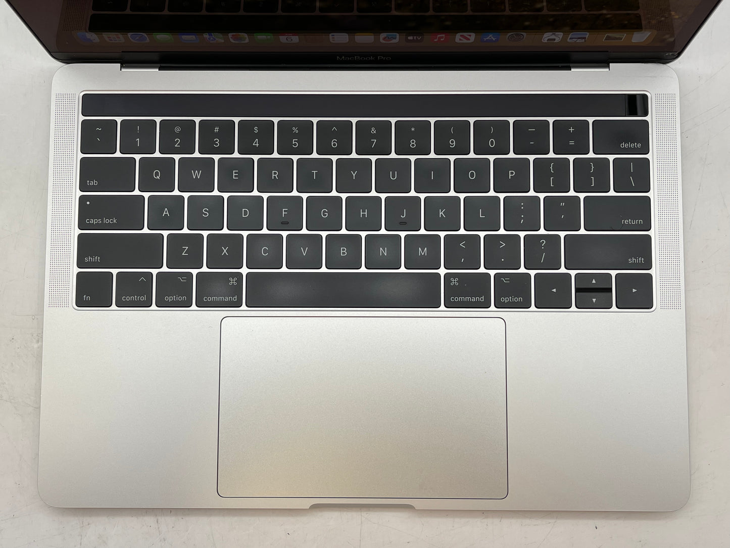 Apple 2017 MacBook Pro 13 in 3.1GHz i5 8GB RAM 256GB SSD IIPG 650 - Good