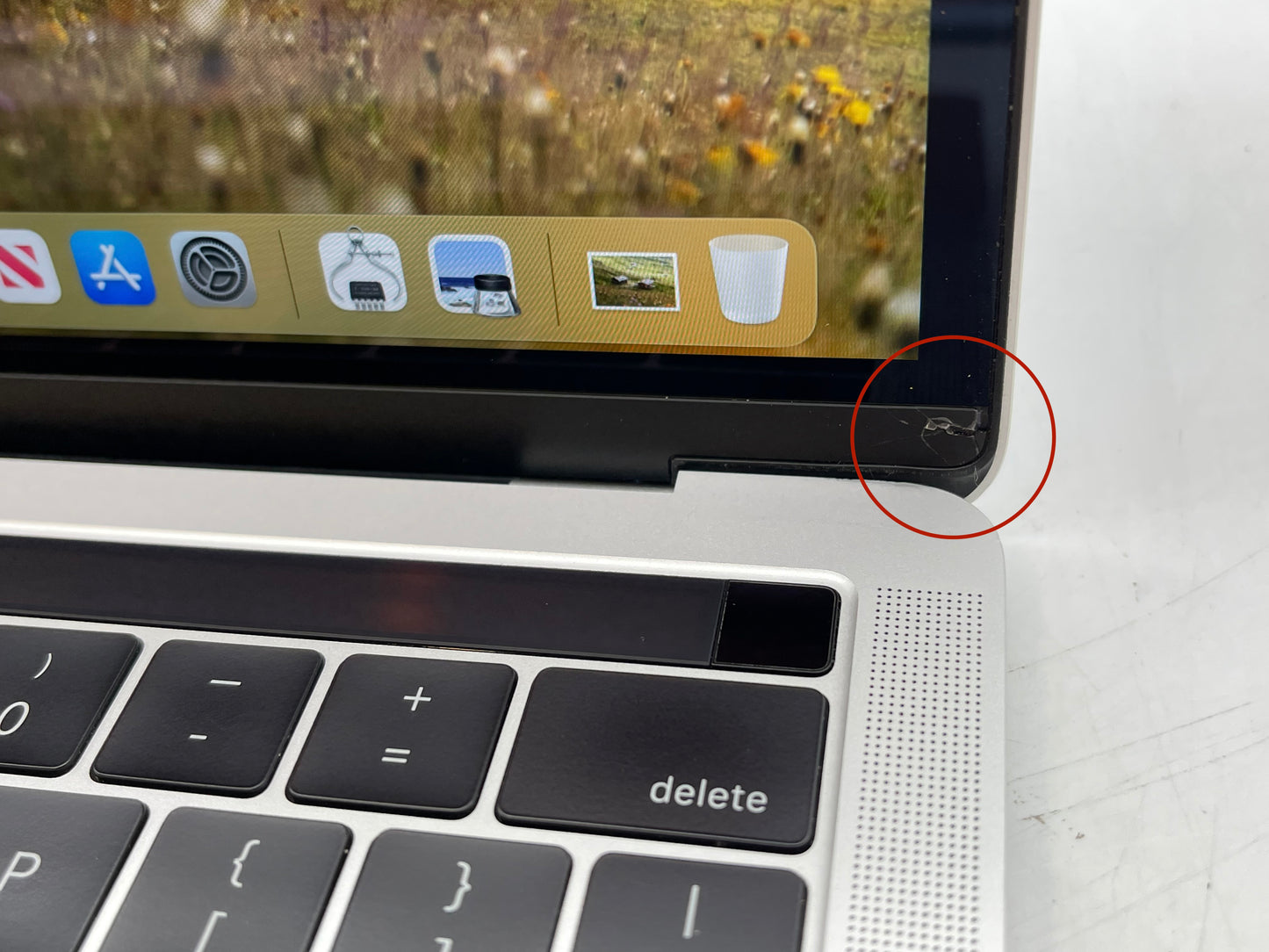 Apple 2017 MacBook Pro 13 in 3.1GHz i5 8GB RAM 256GB SSD IIPG 650 - Good