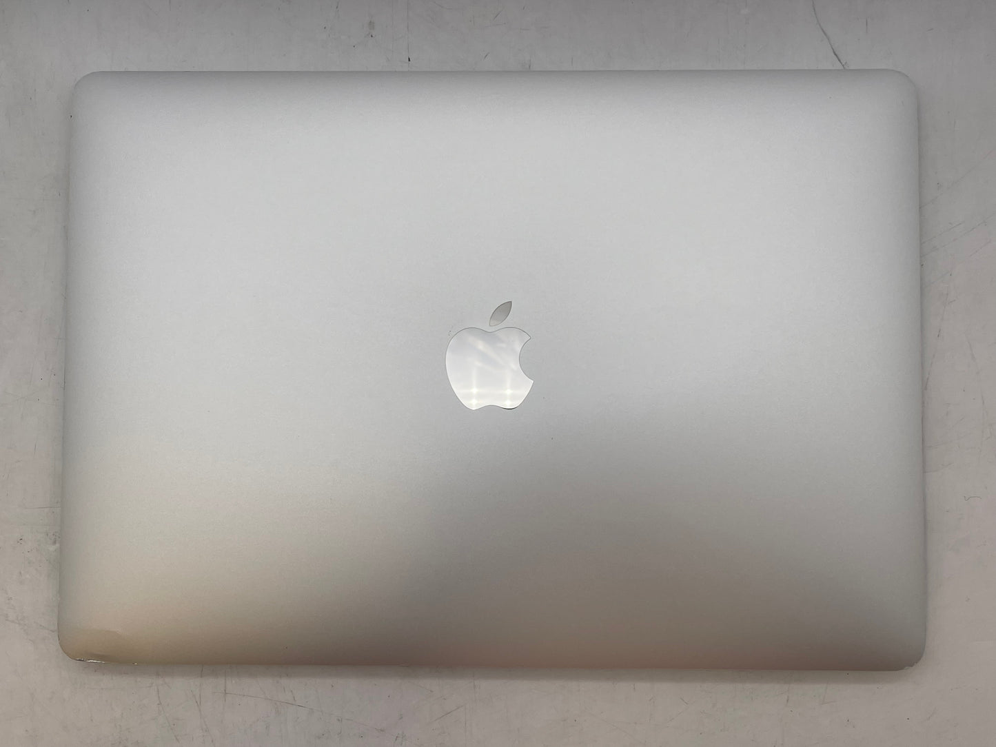 Apple 2017 MacBook Pro 13 in 3.1GHz i5 8GB RAM 256GB SSD IIPG 650 - Good