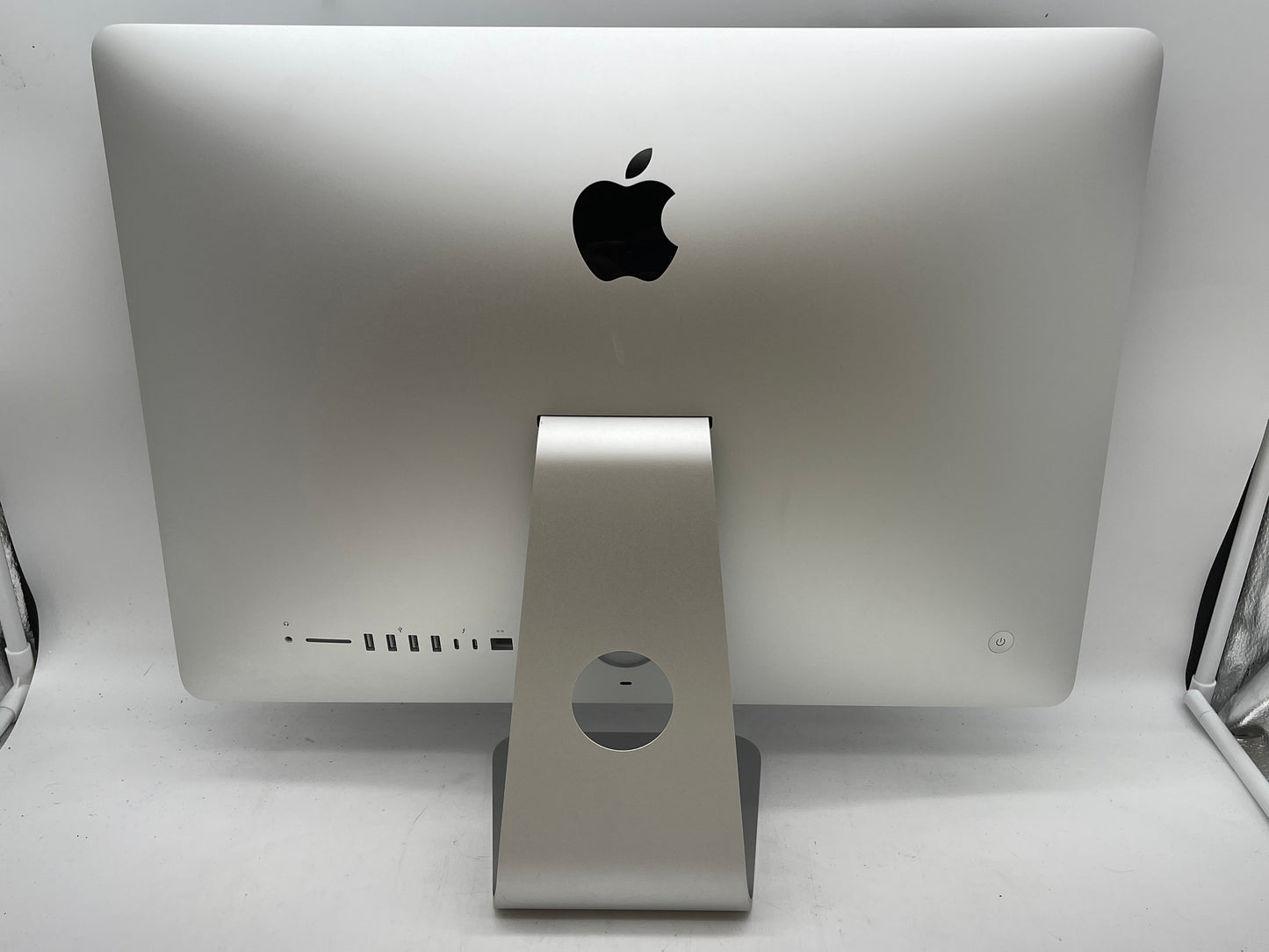 Apple 2019 21.5 " iMac 3.6GHz Quad-Core i3 8GB 1TB HDD RP555X - Excellent