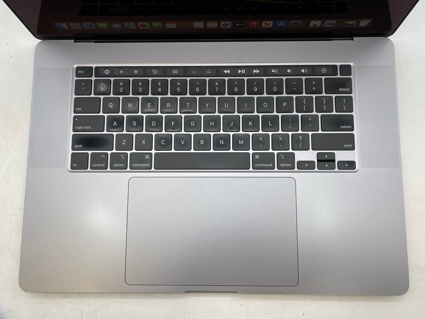 Apple 2019 16" MacBook Pro 2.6GHz i7 16GB RAM 512GB SSD RP5300M 4GB - Very Good