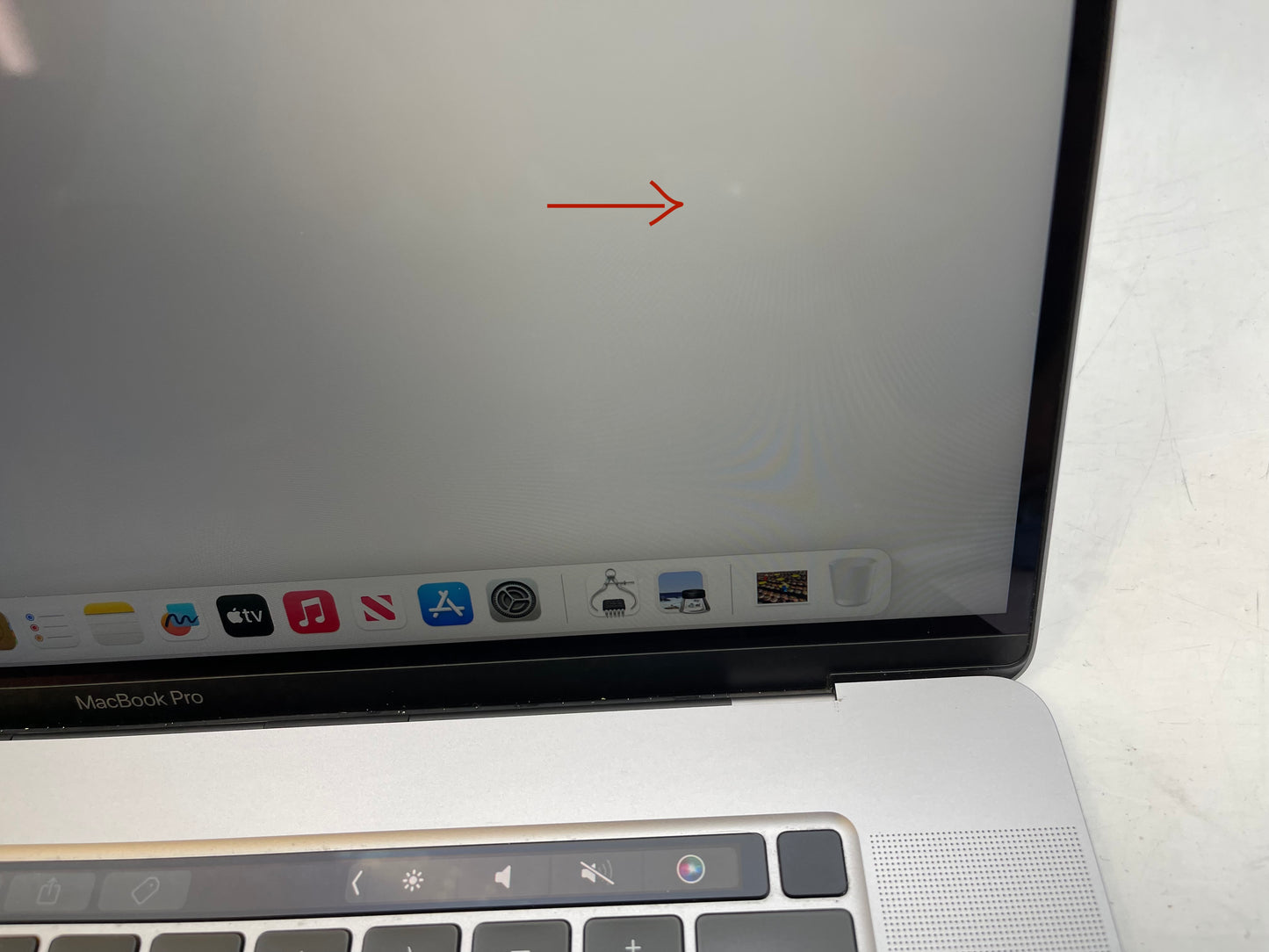 Apple 2019 16" MacBook Pro 2.6GHz 6-Core i7 32GB RAM 1TB SSD RP5300M - Very Good