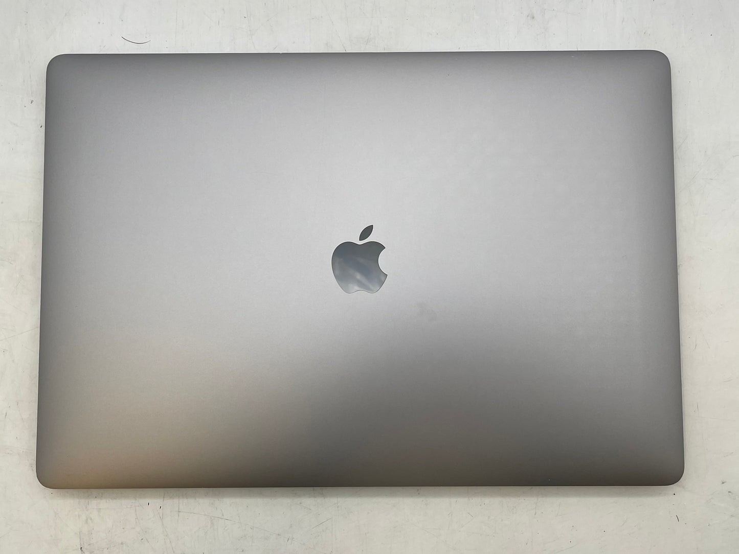 Apple 2019 16" MacBook Pro 2.6GHz 6-Core i7 32GB RAM 1TB SSD RP5300M - Very Good