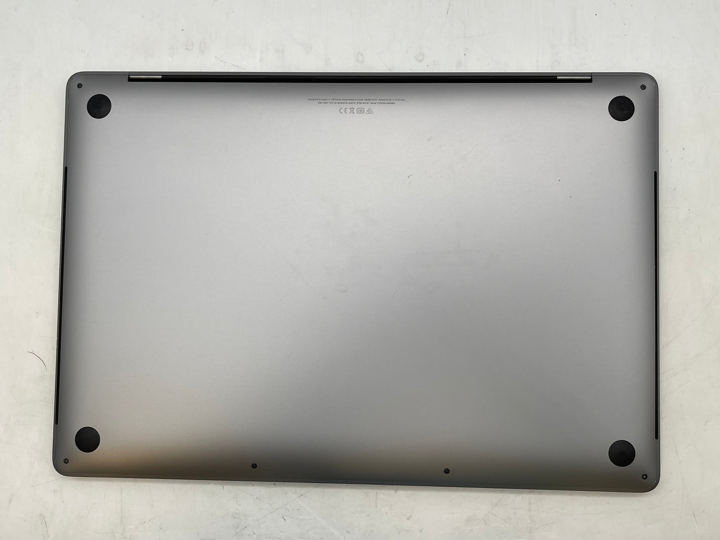 Apple 2019 16" MacBook Pro 2.6GHz 6-Core i7 32GB RAM 1TB SSD RP5300M - Very Good