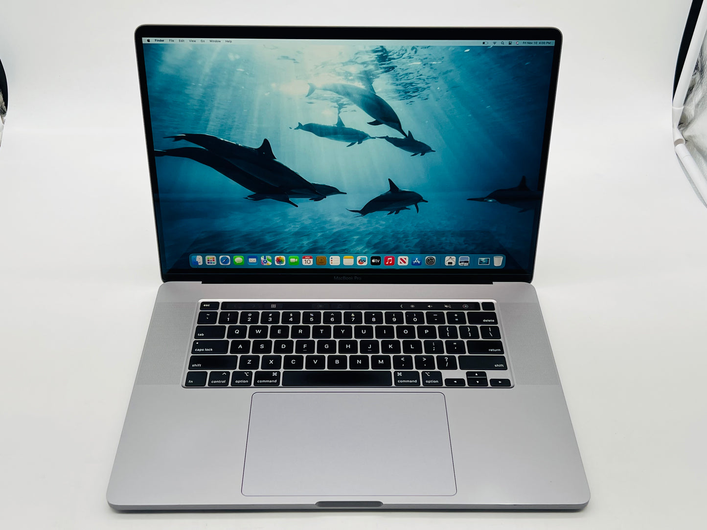 Apple 2019 16" MacBook Pro 2.6GHz i7 16GB RAM 512GB SSD RP5300M 4GB - Very Good