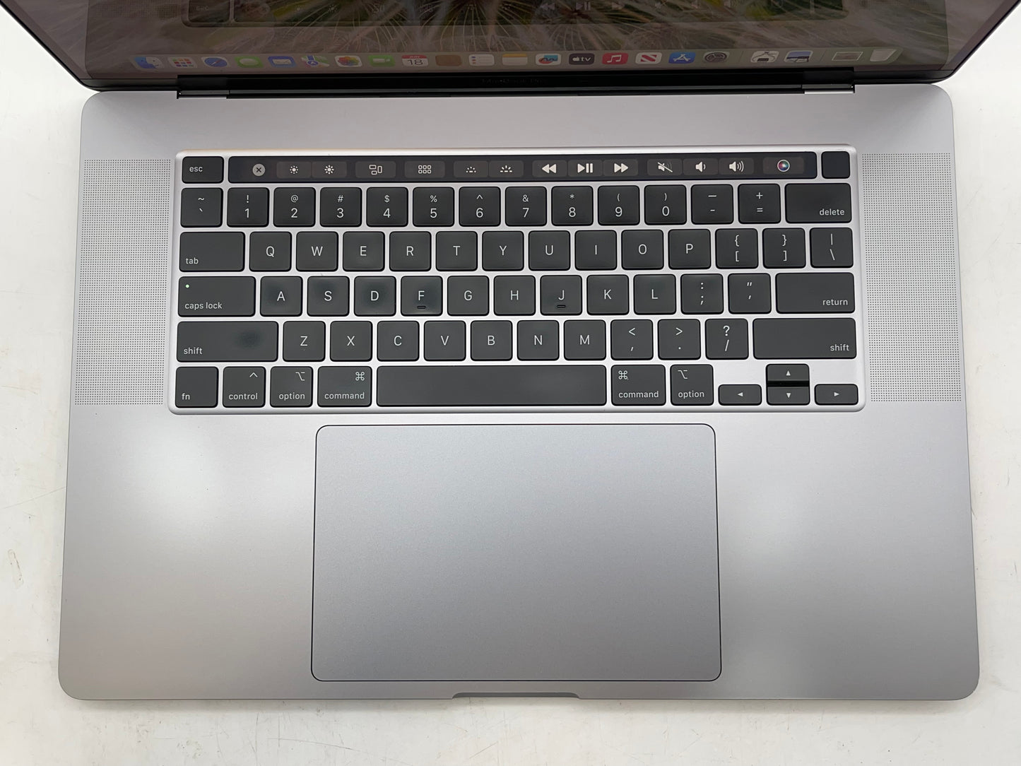 Apple 2019 16" MacBook Pro 2.6GHz i7 16GB RAM 512GB SSD RP5300M 4GB - Good