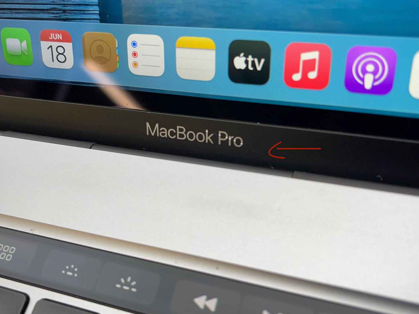 Apple 2019 16" MacBook Pro 2.6GHz i7 16GB RAM 512GB SSD RP5300M 4GB - READ