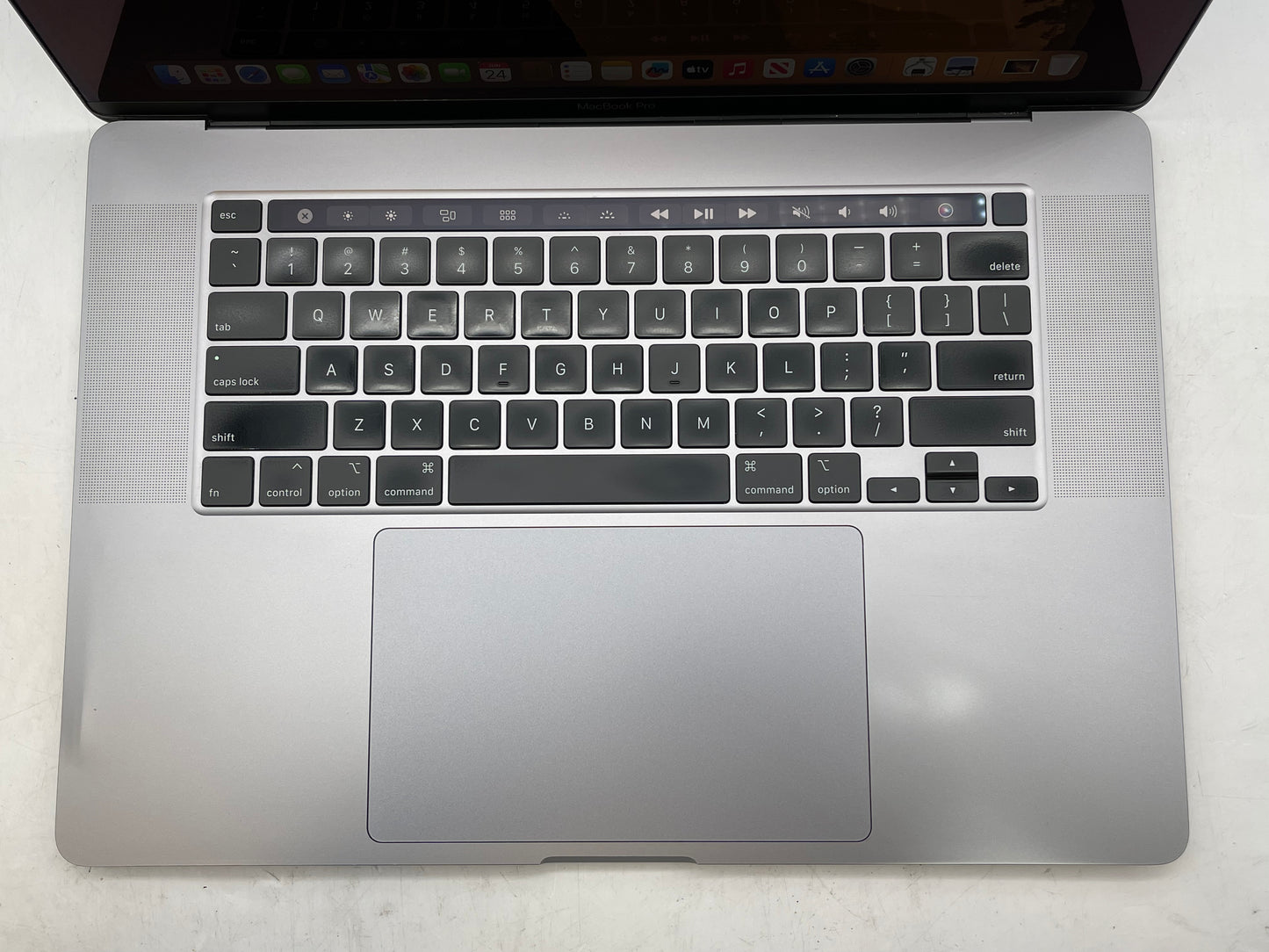 Apple 2019 16" MacBook Pro 2.6GHz i7 16GB RAM 512GB SSD RP5300M 4GB - Very Good