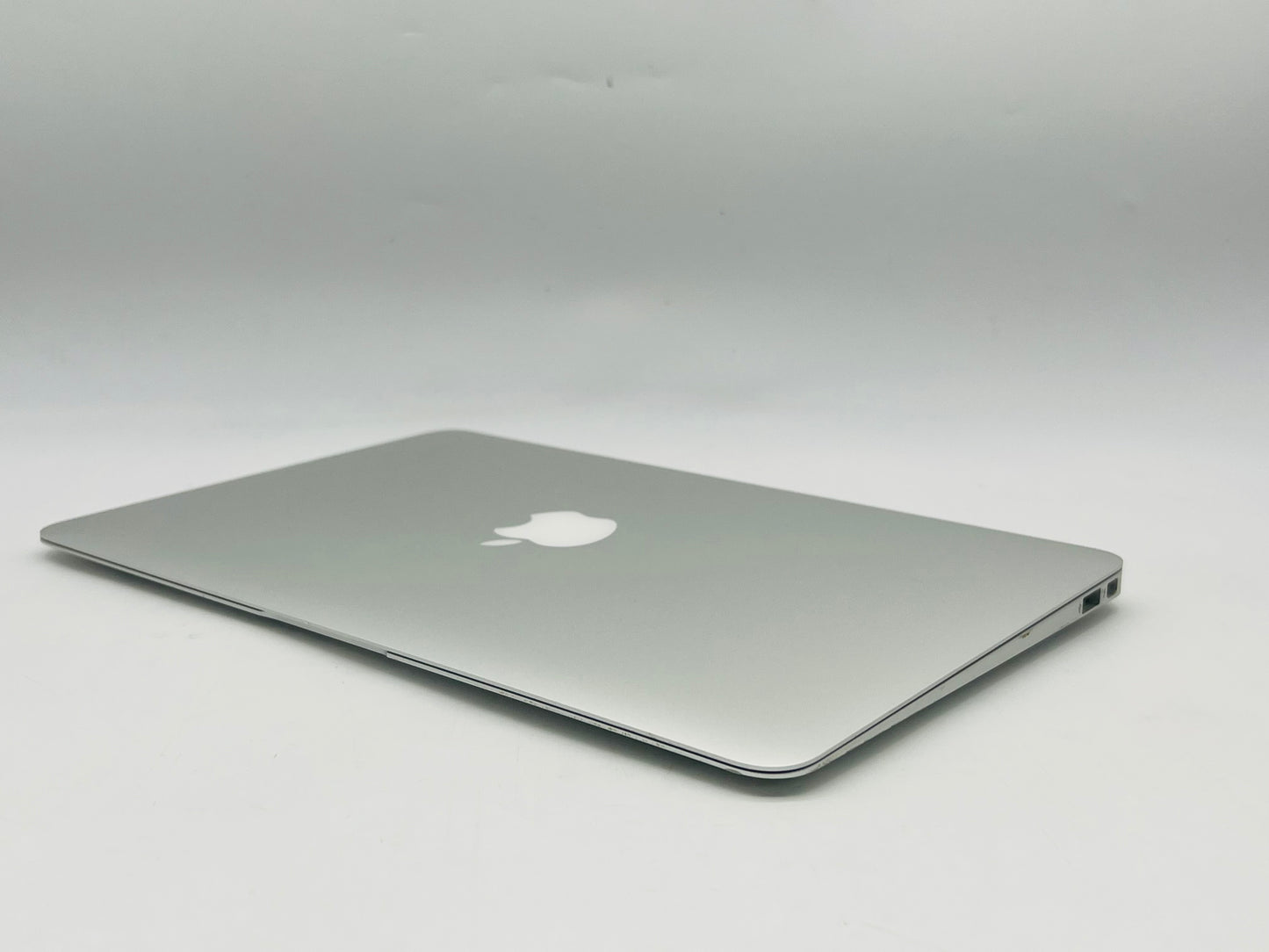 Apple 2015 MacBook Air 11" 1.6GHz Dual Core i5 4GB 128GB SSD IHD 6000- Very Good