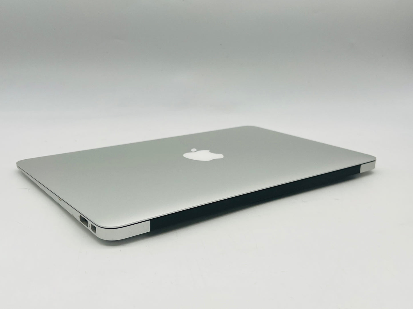 Apple 2015 MacBook Air 11" 1.6GHz Dual Core i5 4GB 128GB SSD IHD 6000- Very Good