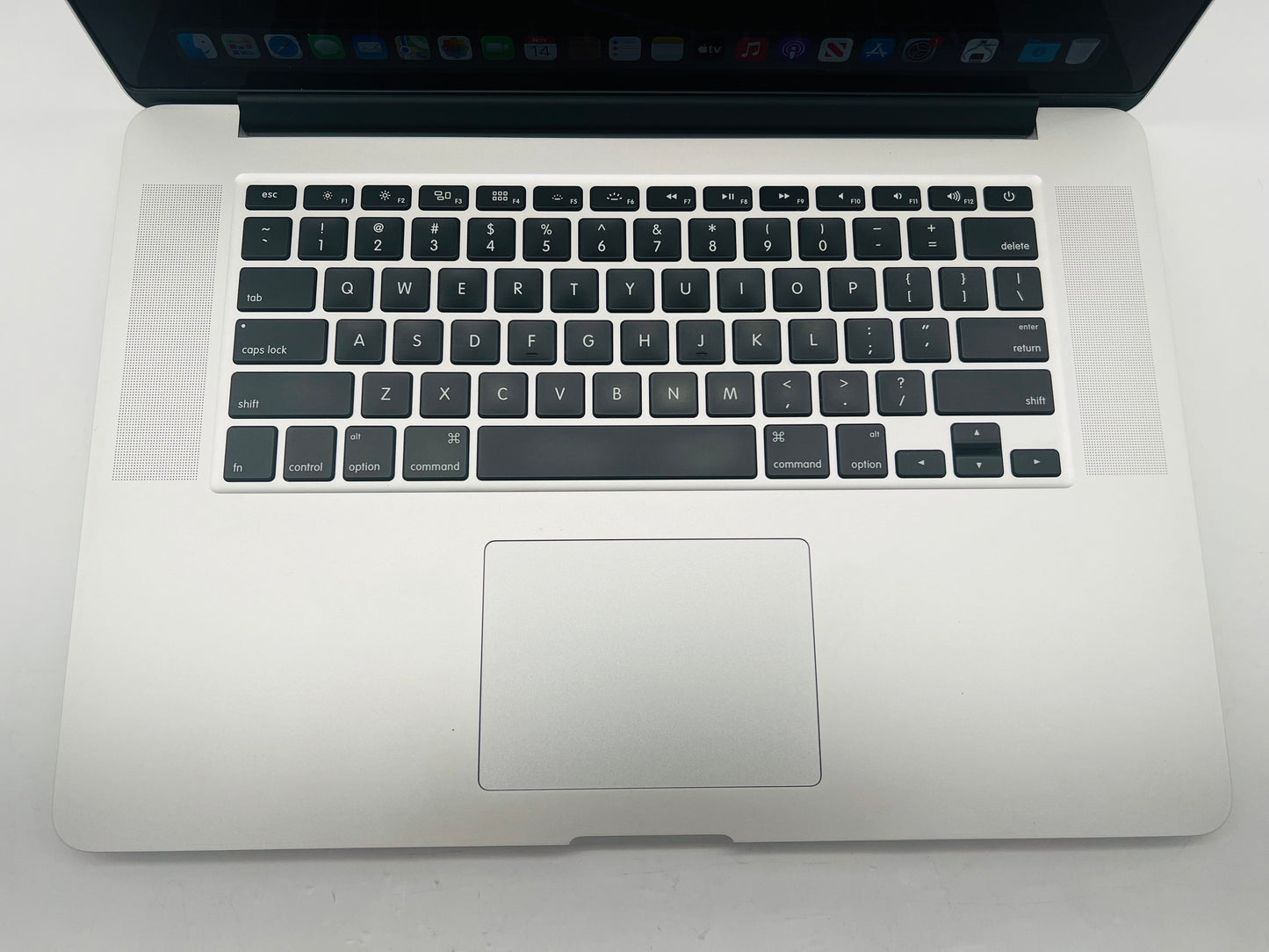 Apple 2013 Macbook Pro 15" 2Ghz Quad-Core i7 8gb 256gb SSD IIP 1536- Very Good