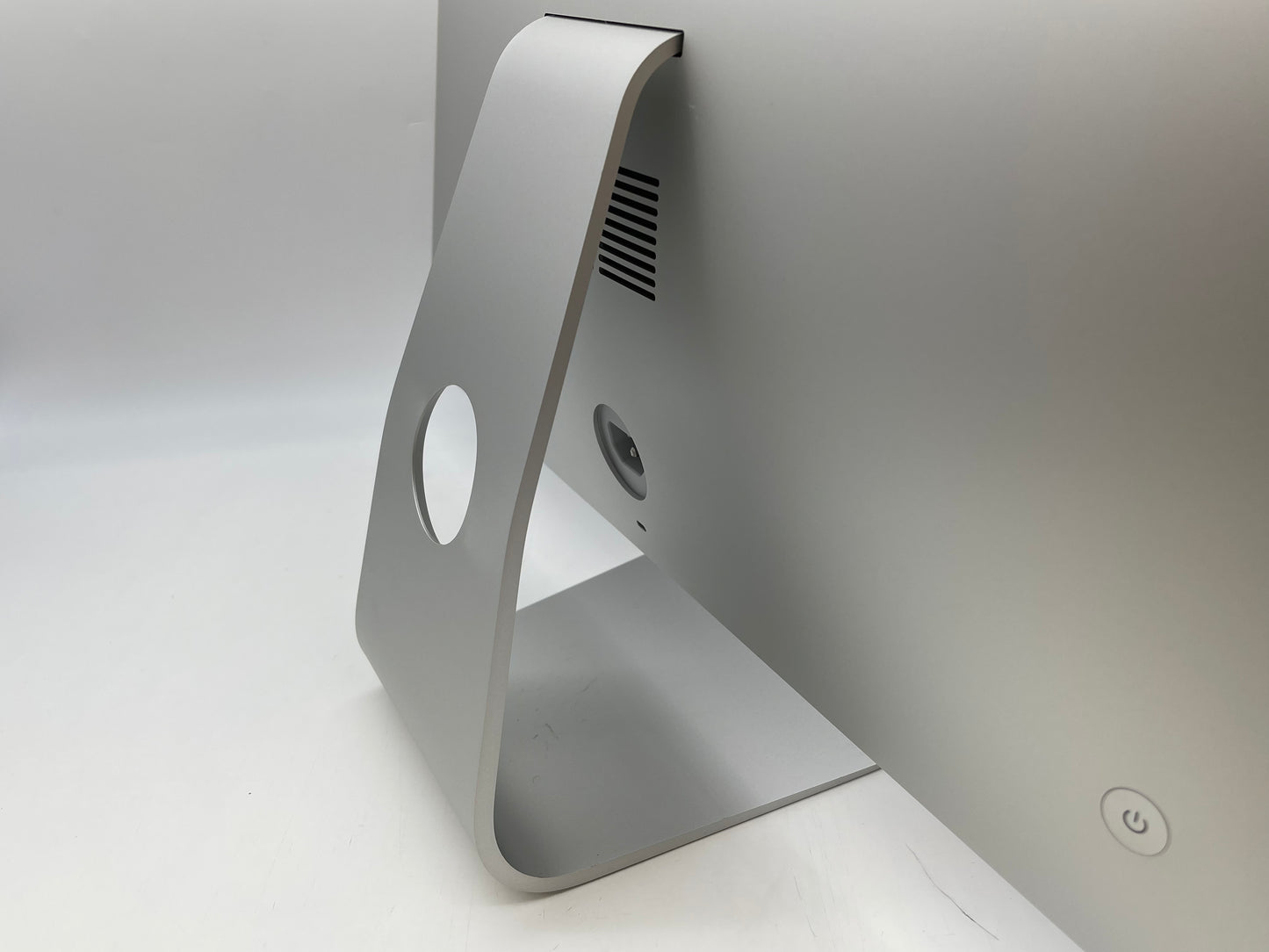 Apple 2019 21.5 " iMac 3.6GHz Quad-Core i3 8GB 1TB HDD RP555X - Good