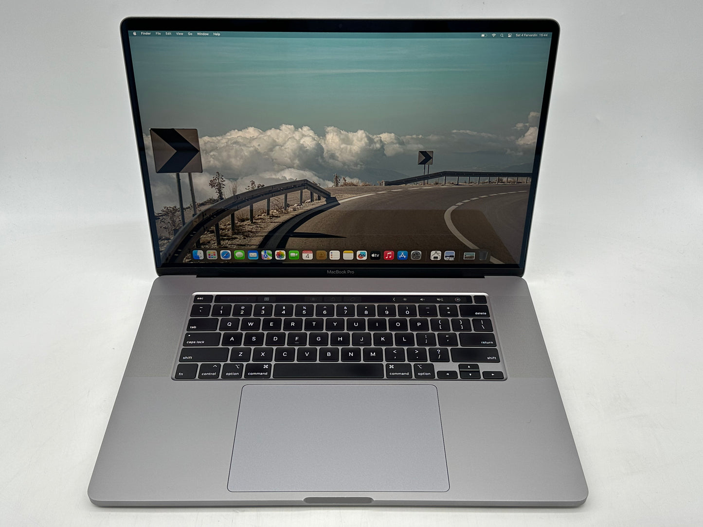 Apple 2019 16" MacBook Pro 2.6GHz i7 16GB RAM 512GB SSD RP5300M 4GB - Very Good