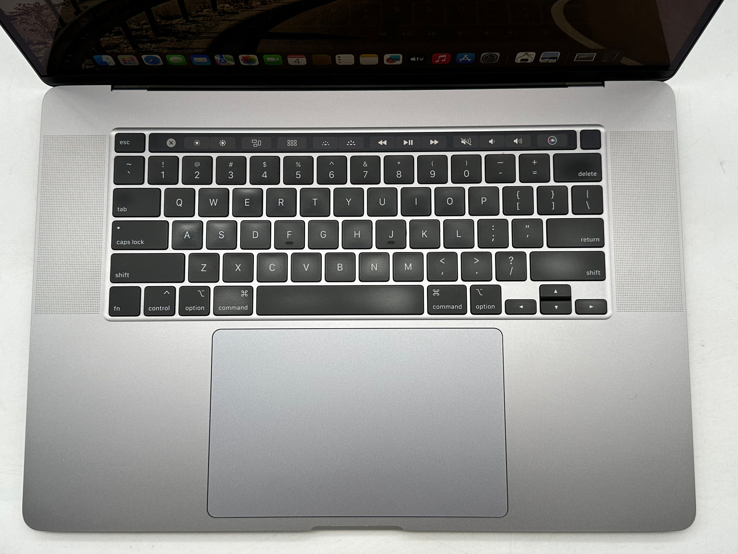 Apple 2019 16" MacBook Pro 2.6GHz i7 16GB RAM 512GB SSD RP5300M 4GB - Very Good