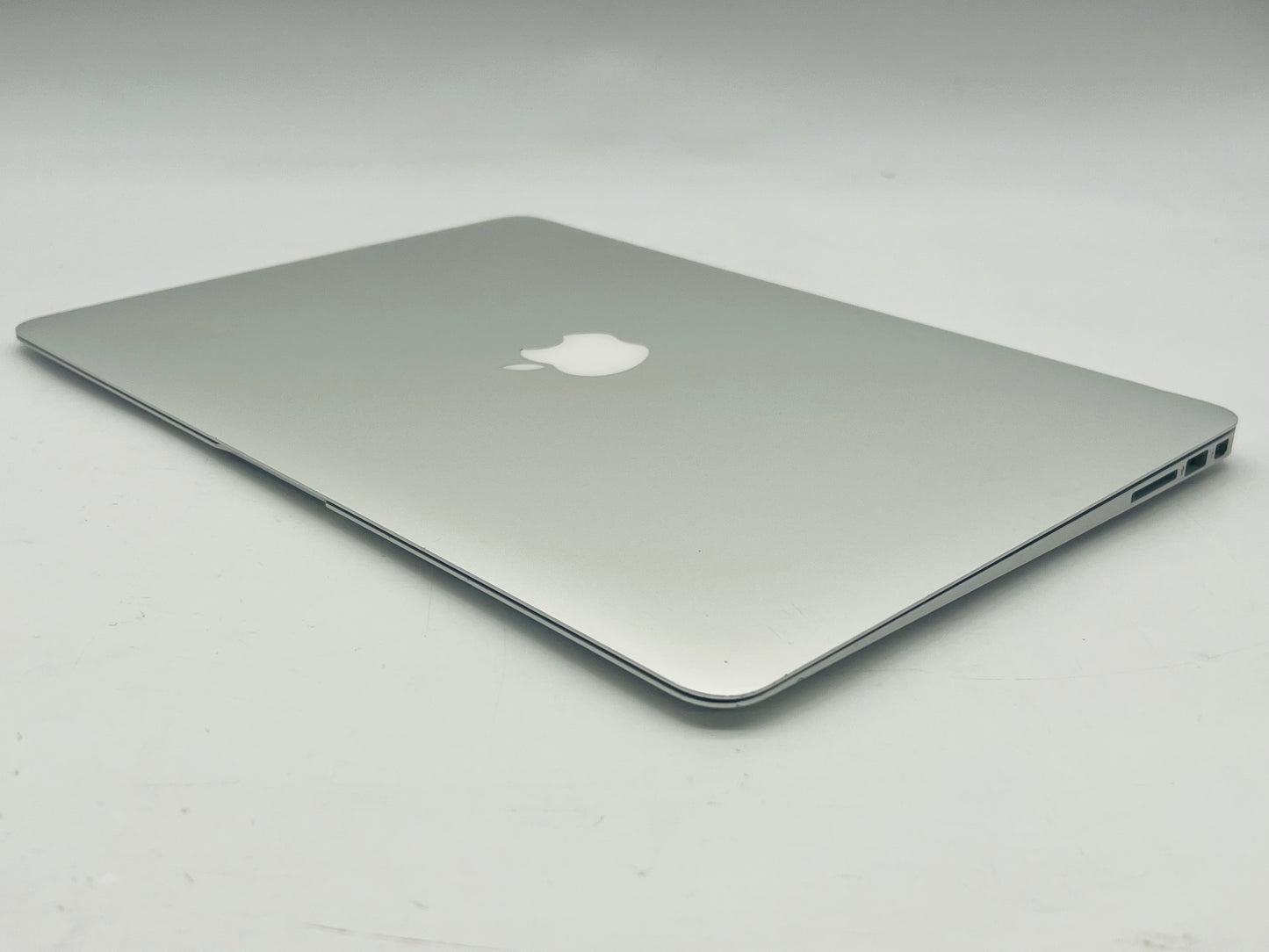 Apple 2015 MacBook Air 13" 1.6GHz Dual Core i5 8GB 128GB SSD IHD 6000- Very Good