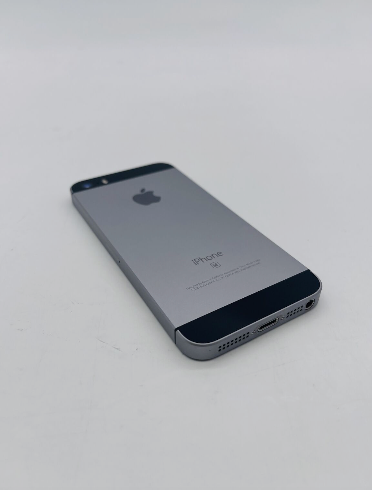 Apple 2016 iPhone SE First Generation GSM/CDMA unlocked 32GB "Space Gray"