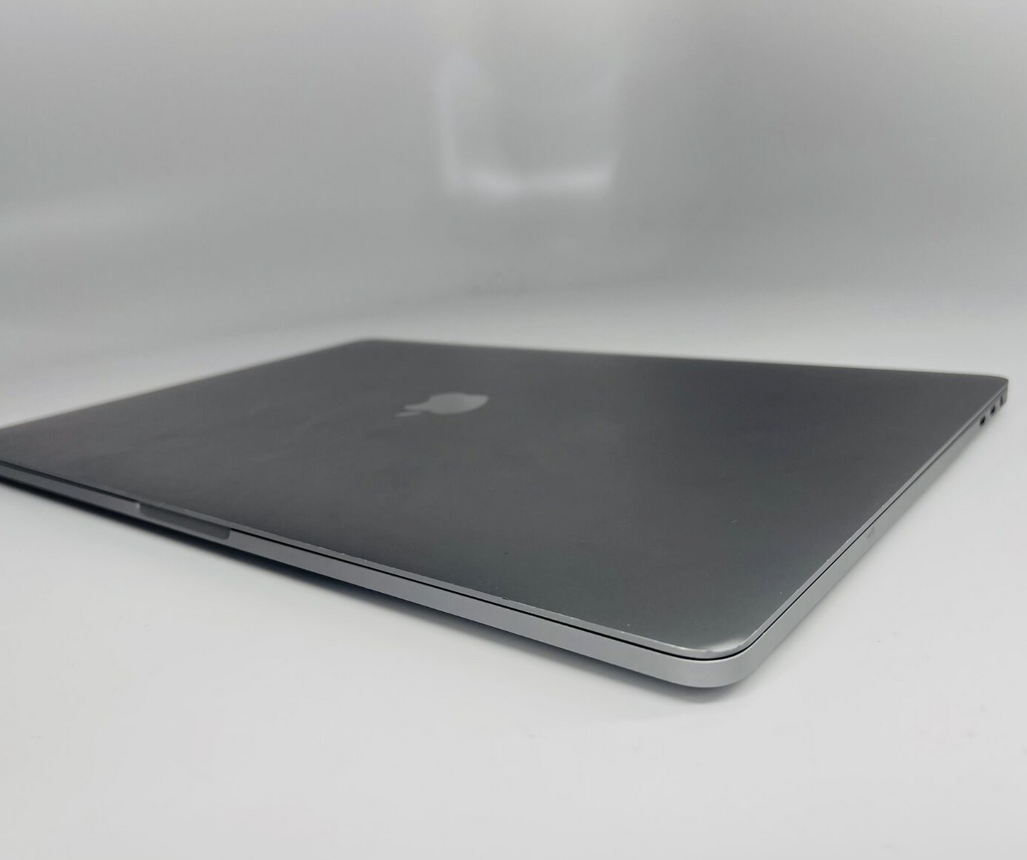 Apple 2016 Macbook Pro 15" 2.7 GHZ Quad Core i7 16GB 512GB RP 460